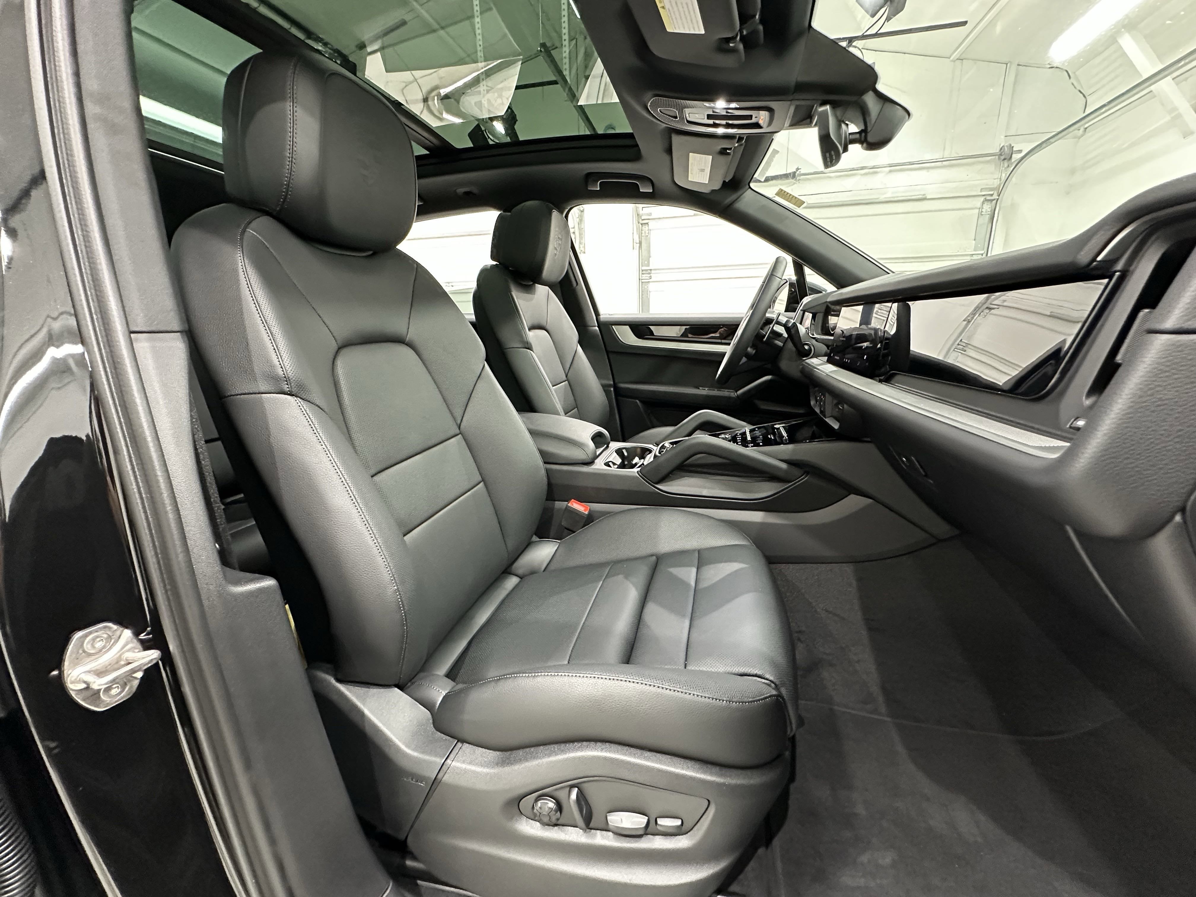 2025 Porsche Cayenne AWD