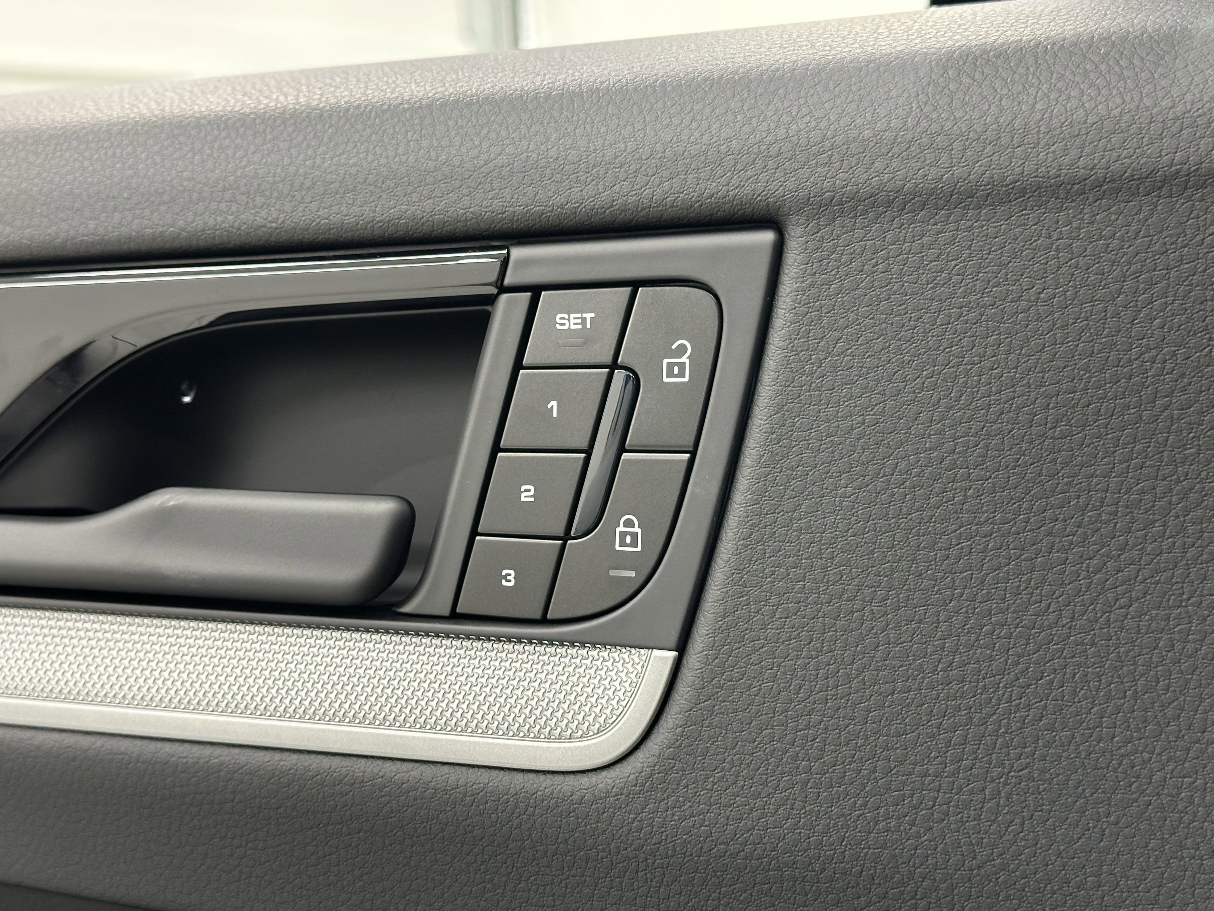 2025 Porsche Cayenne AWD