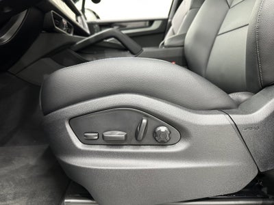2025 Porsche Cayenne AWD