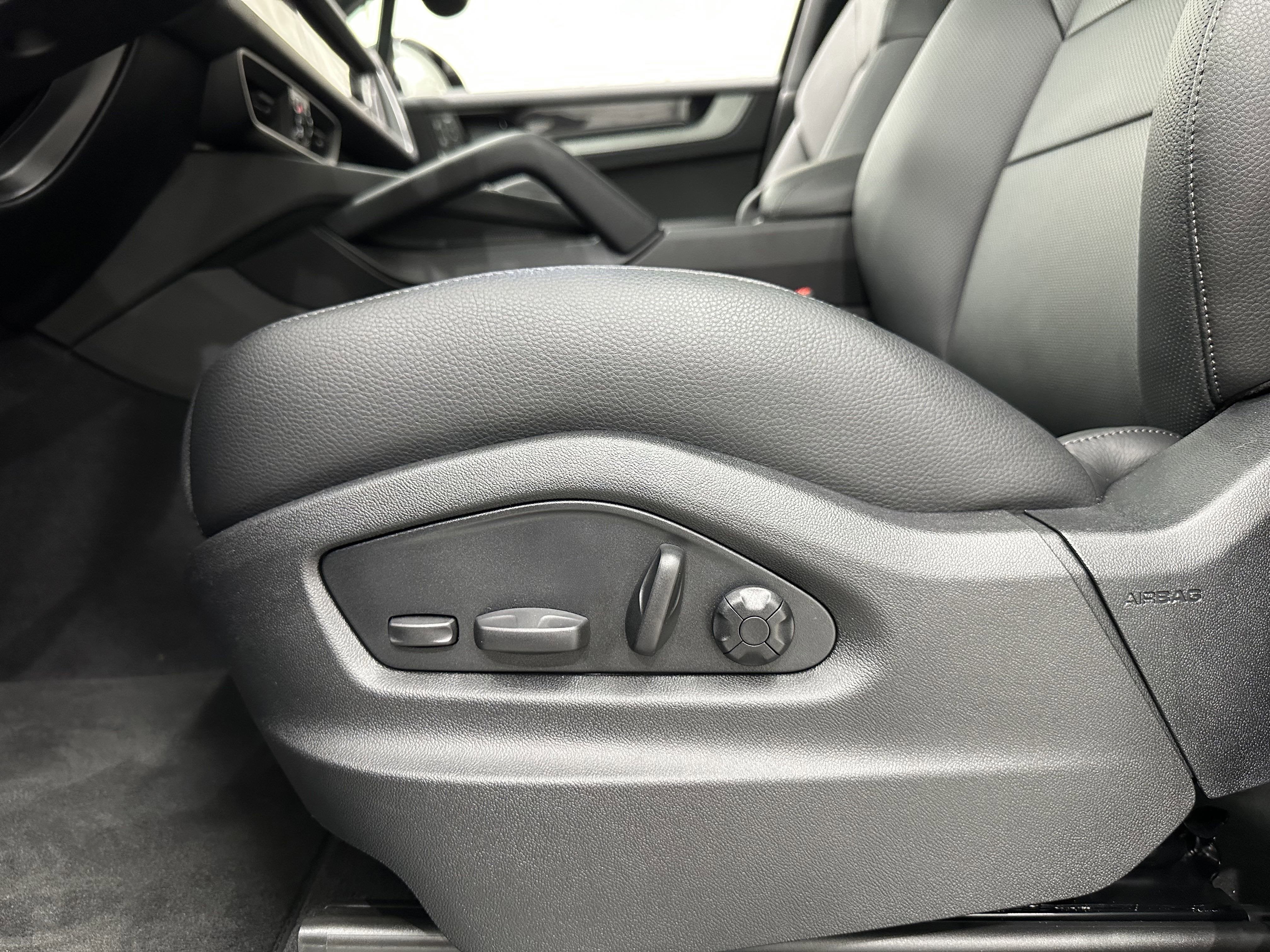 2025 Porsche Cayenne AWD