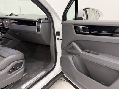 2023 Porsche Cayenne Base
