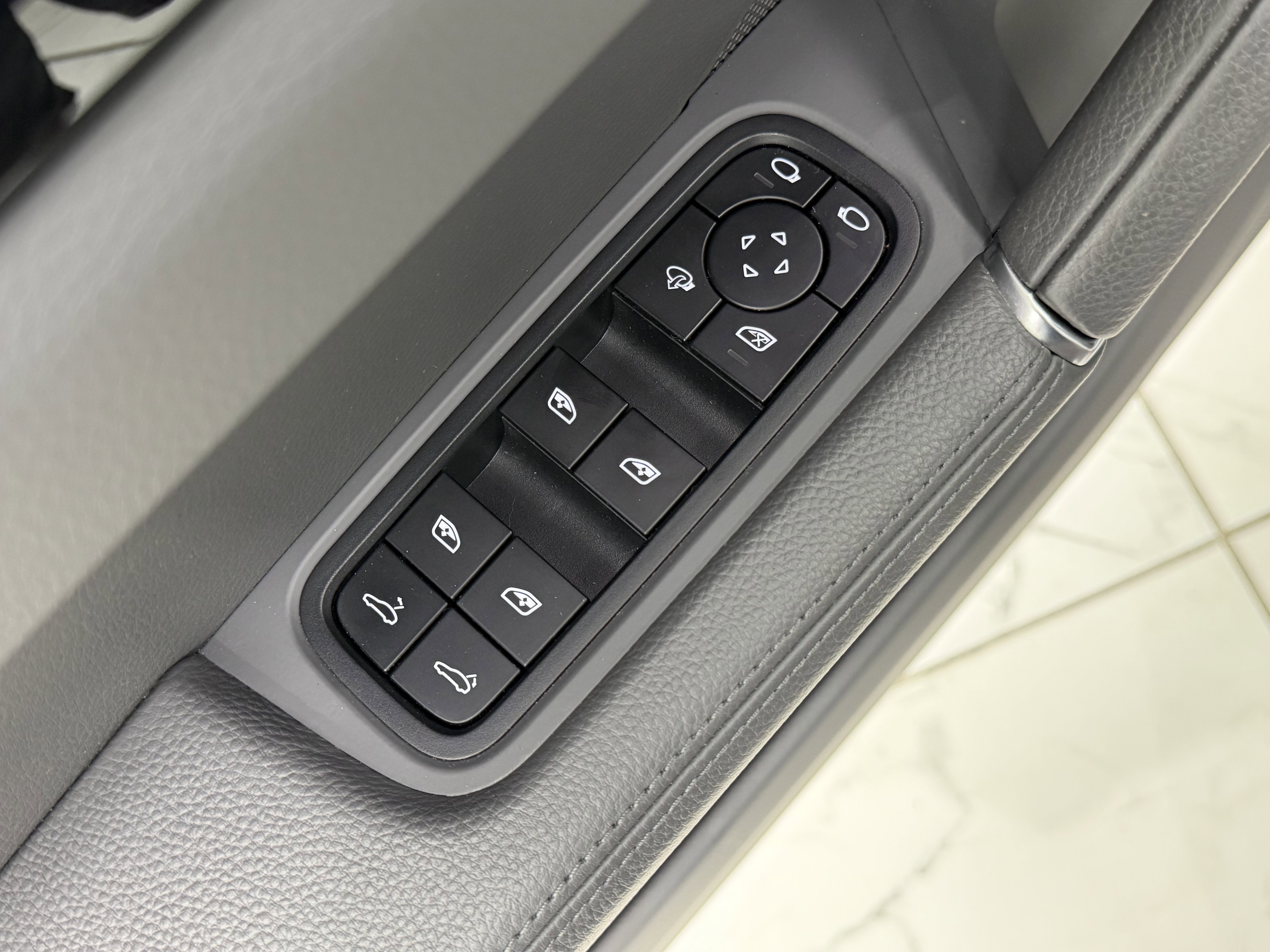 2023 Porsche Cayenne Base