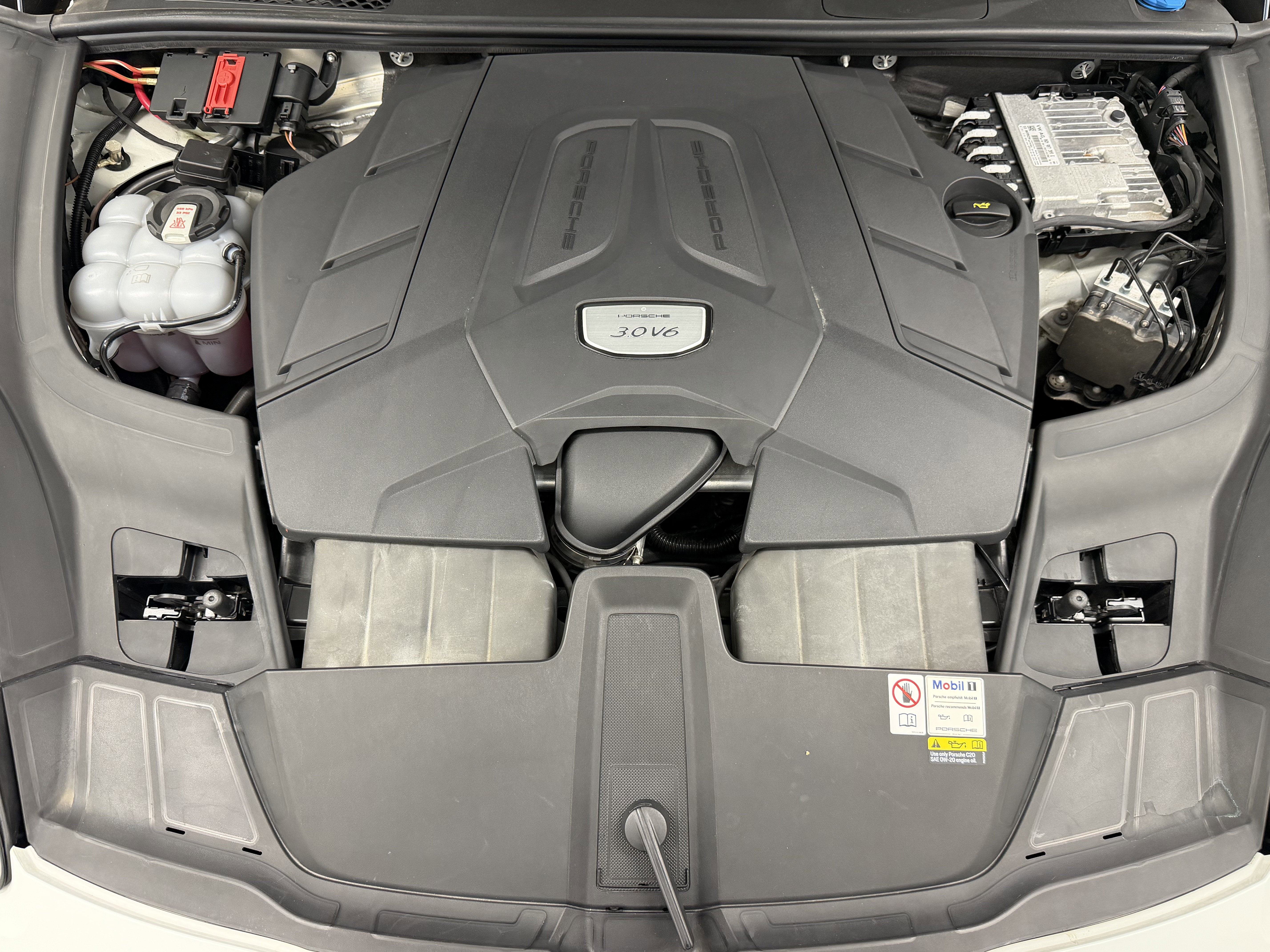 2023 Porsche Cayenne Base