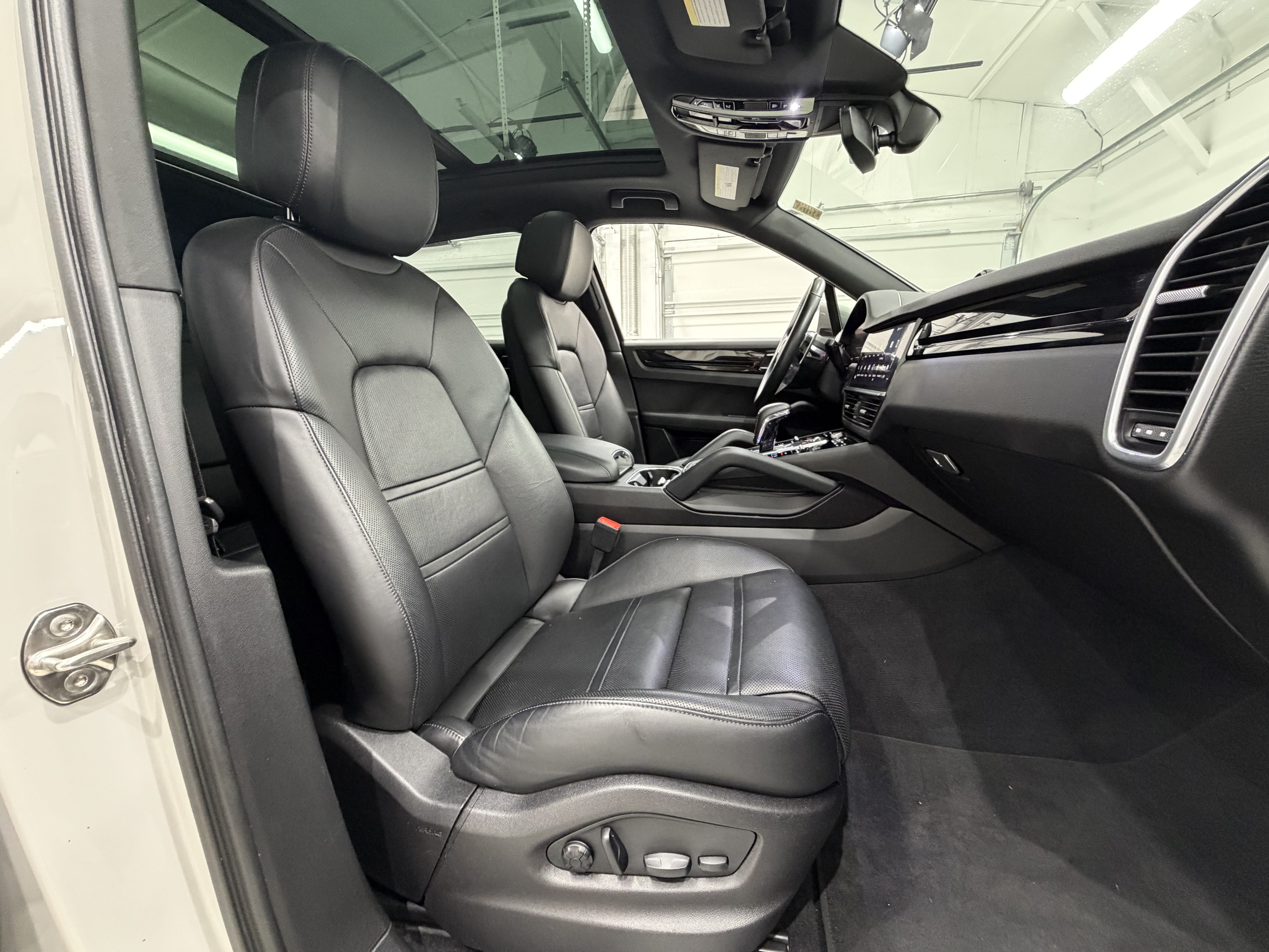 2023 Porsche Cayenne Base