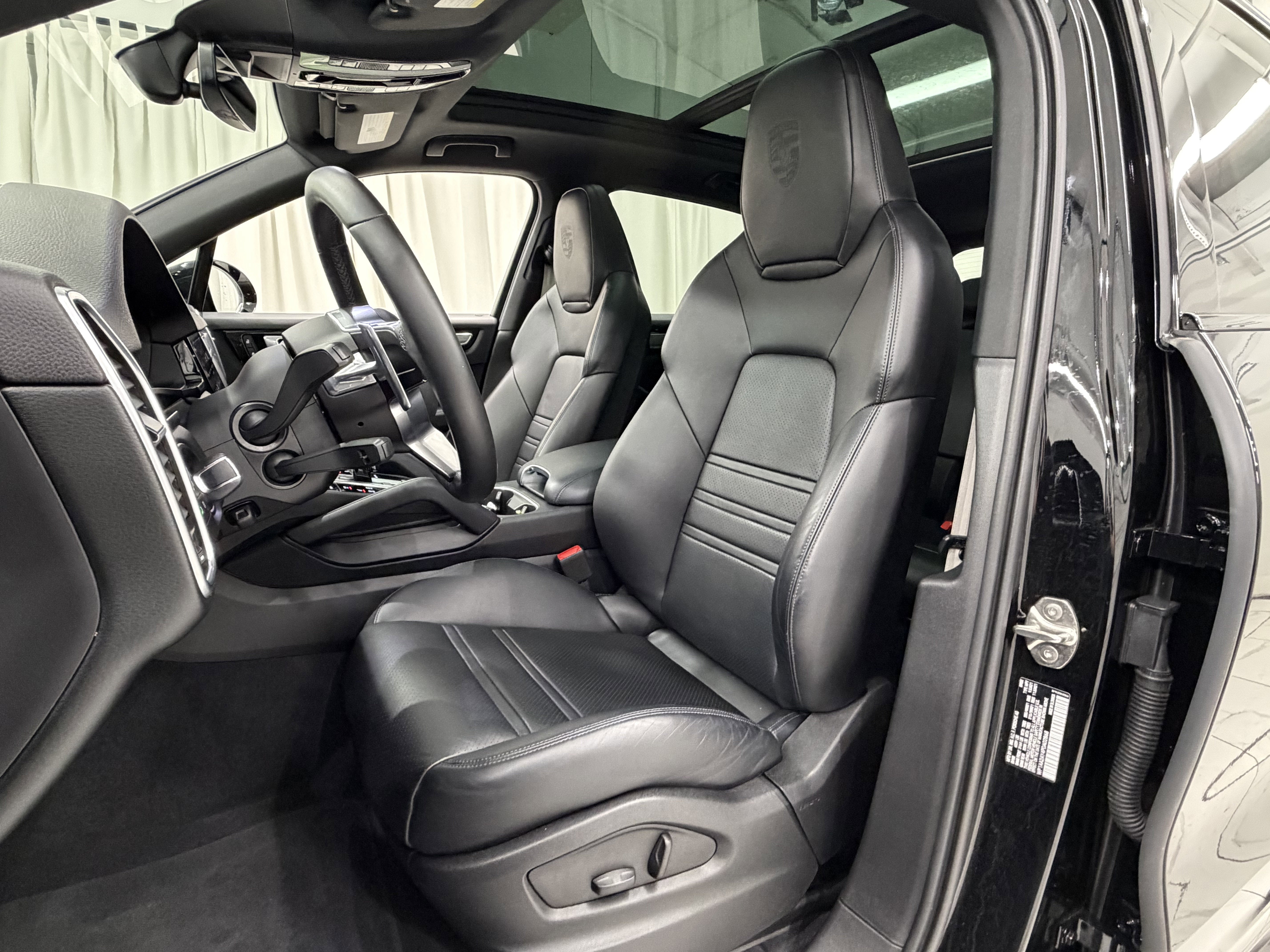 2023 Porsche Cayenne Platinum Edition