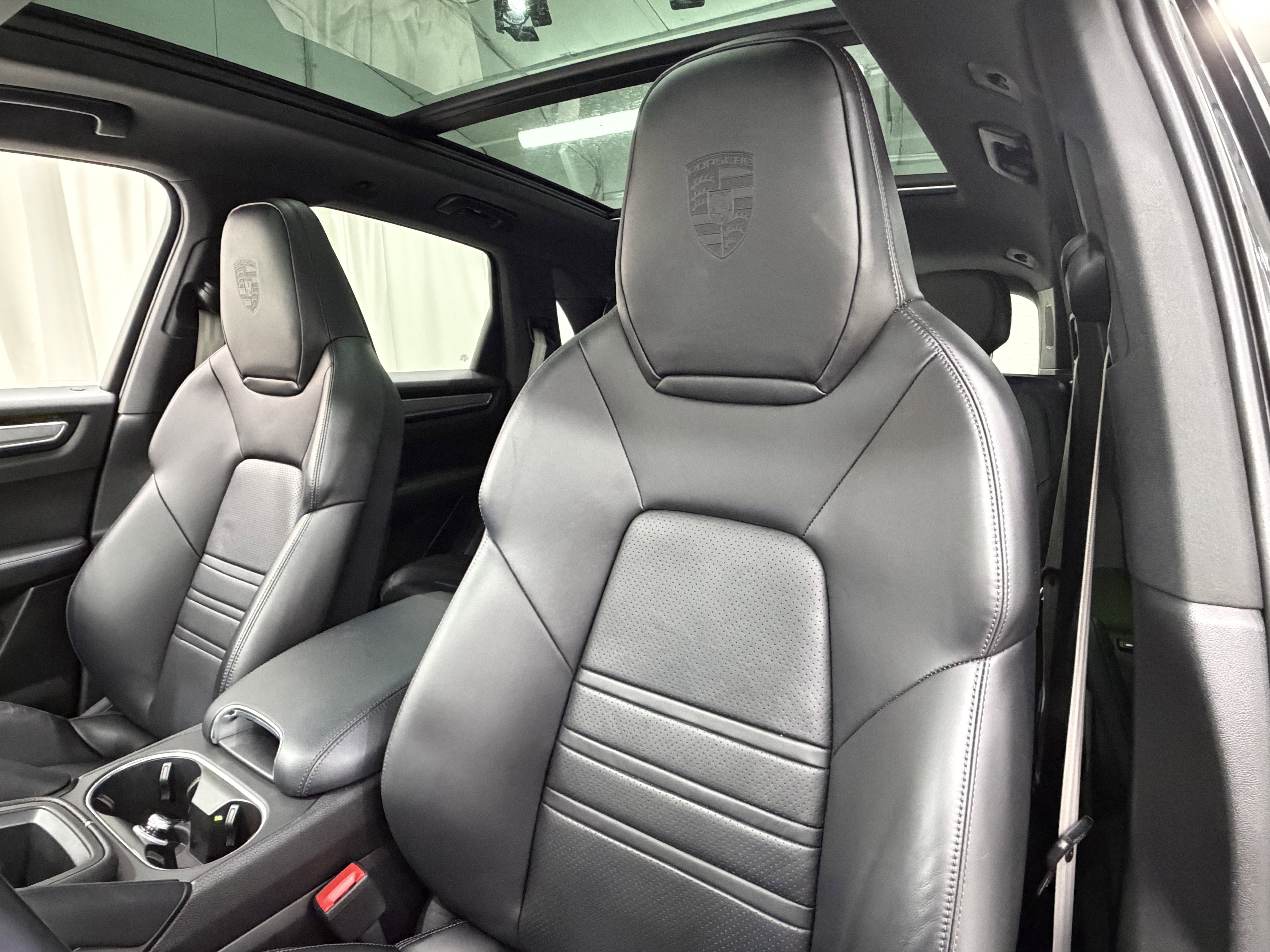 2023 Porsche Cayenne Platinum Edition
