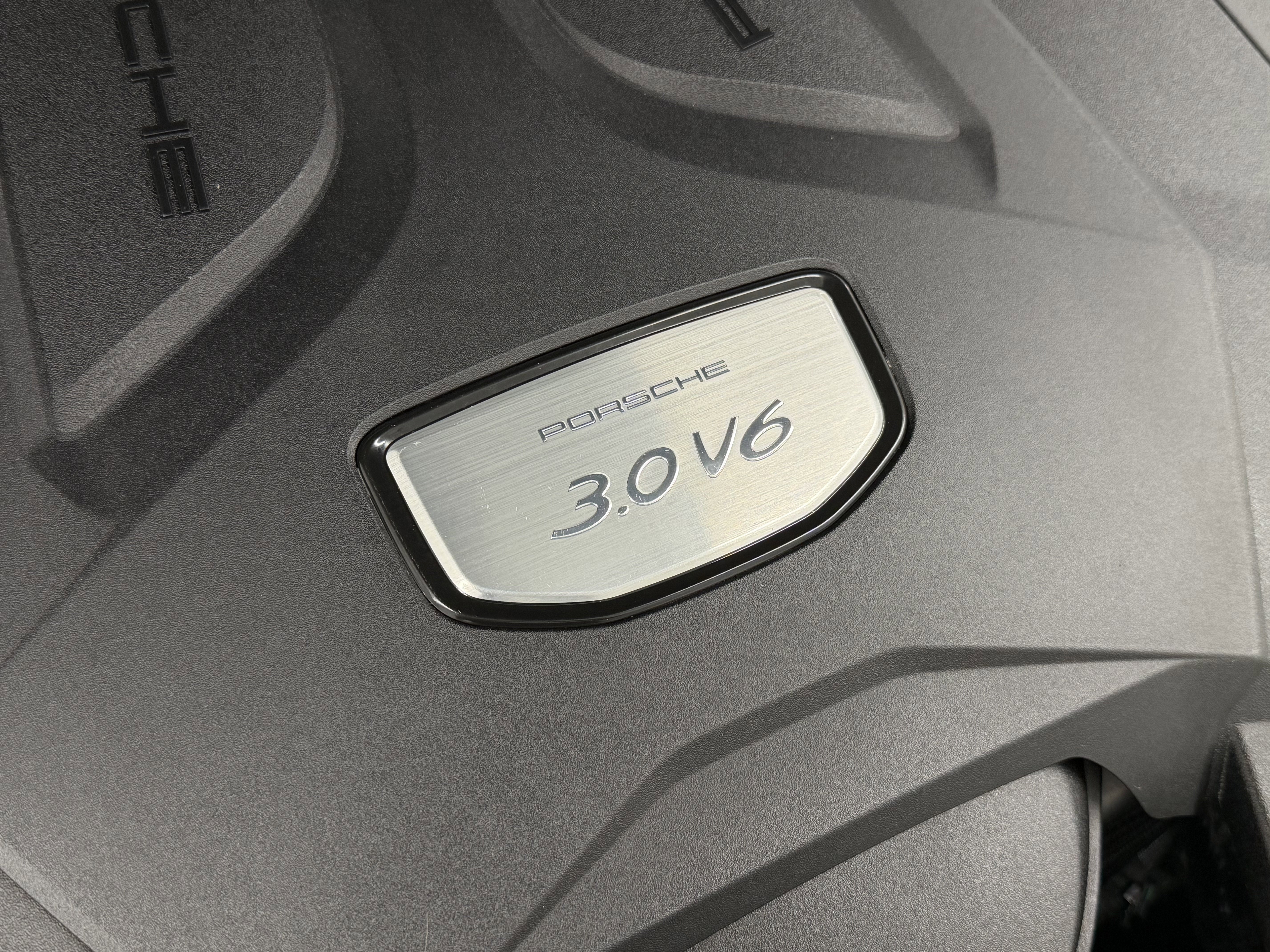 2023 Porsche Cayenne Platinum Edition