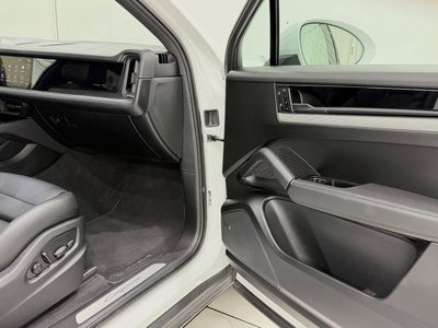 2025 Porsche Cayenne AWD