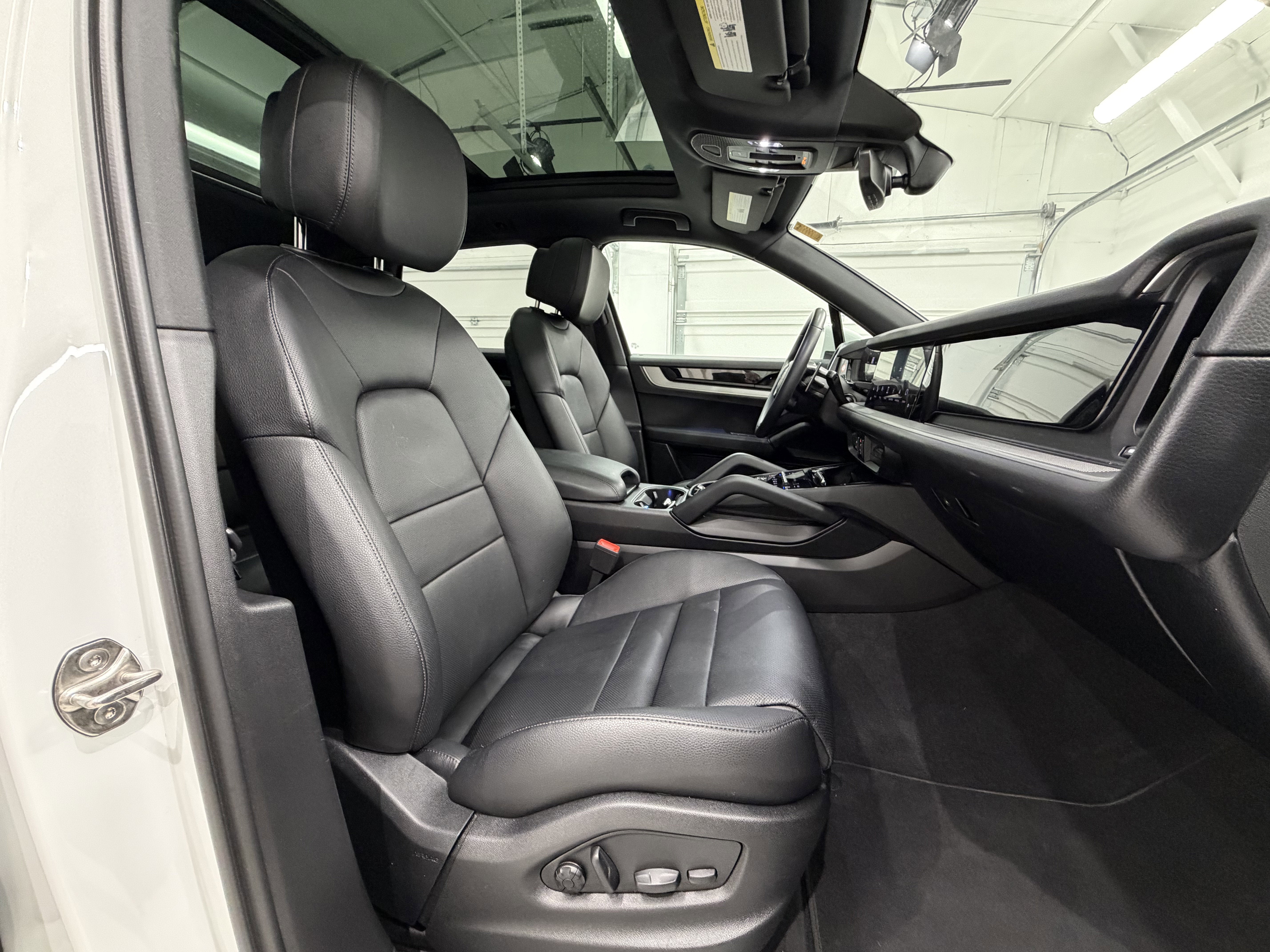 2025 Porsche Cayenne AWD