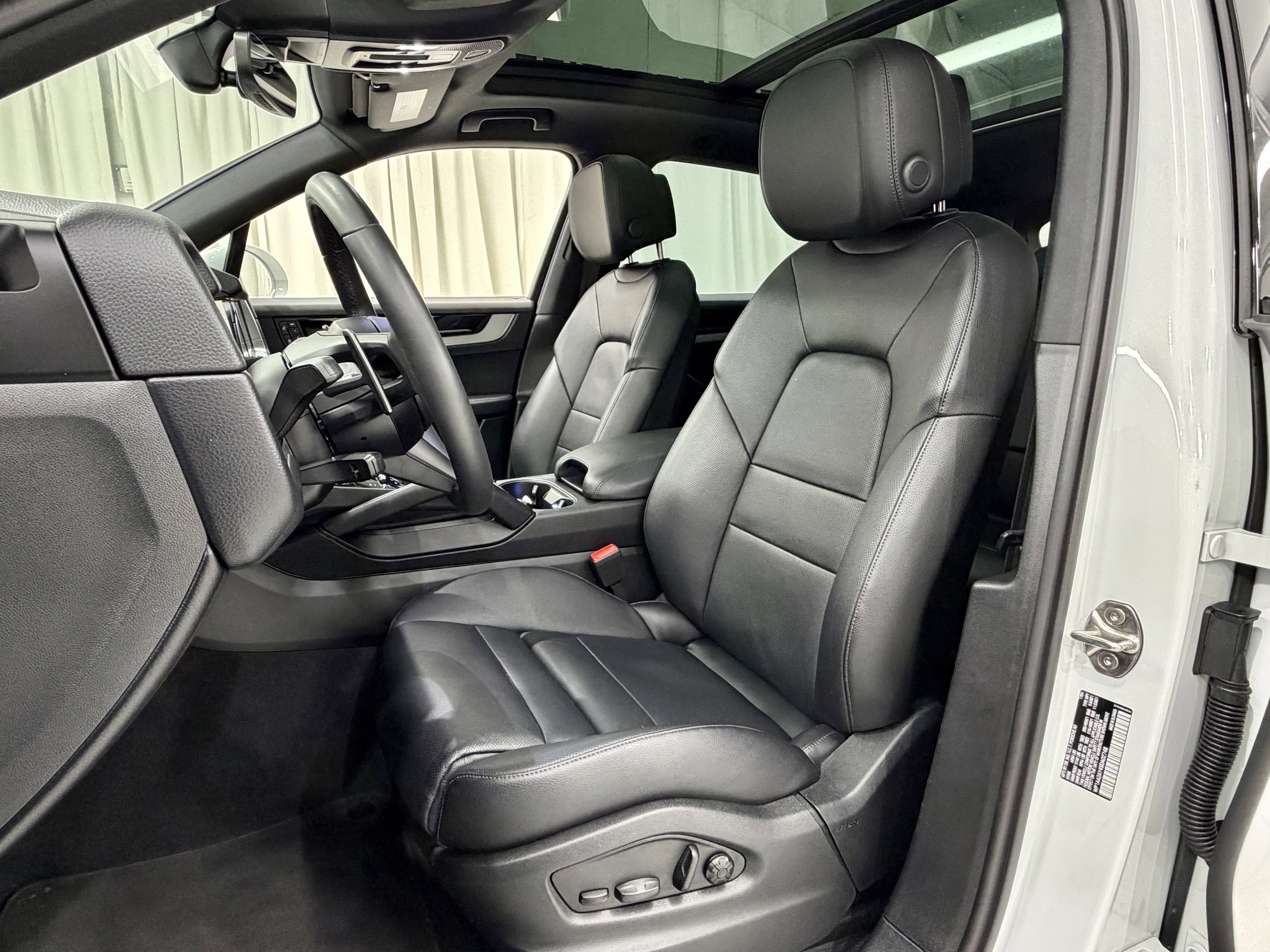 2025 Porsche Cayenne AWD