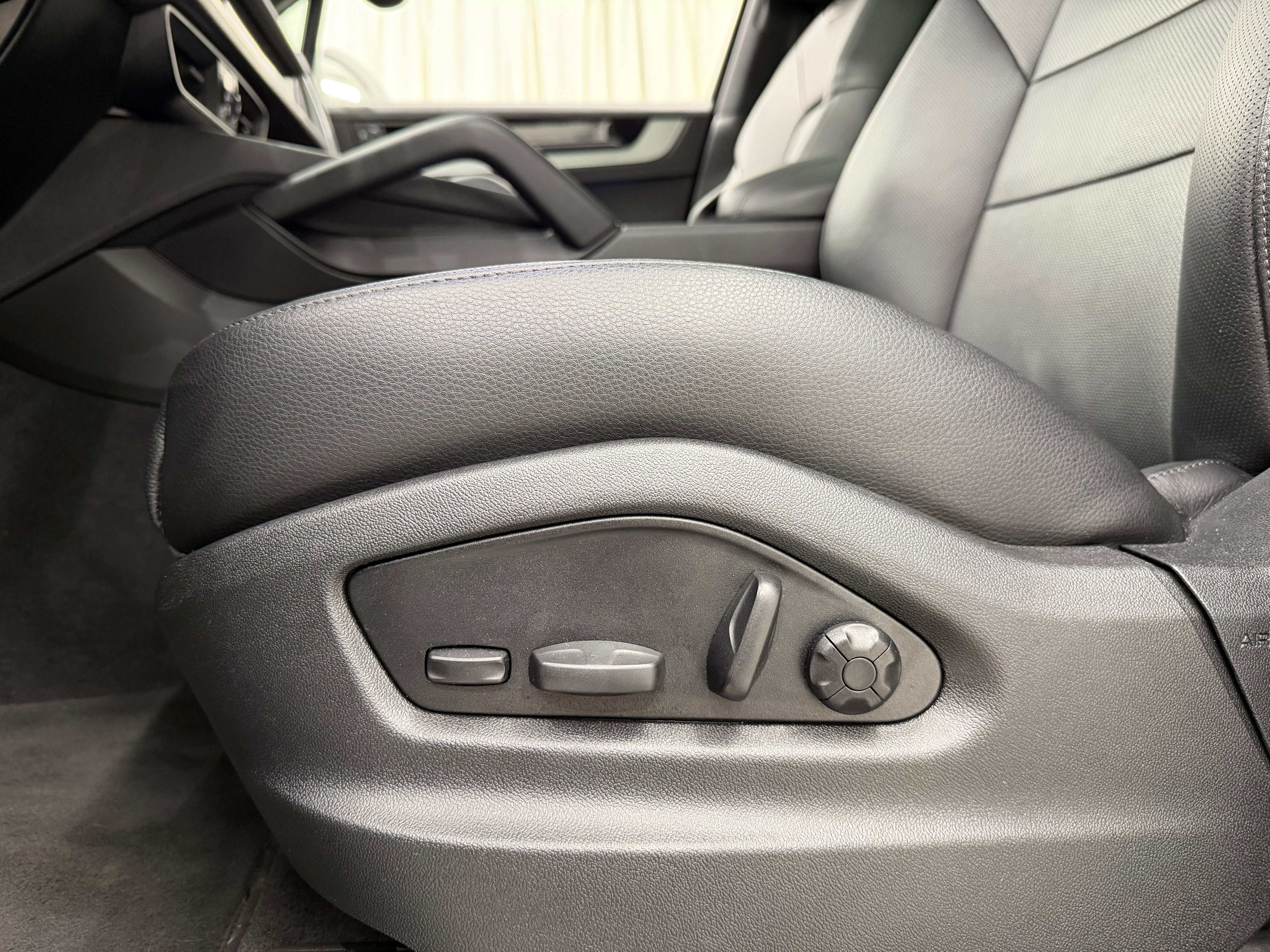 2025 Porsche Cayenne AWD