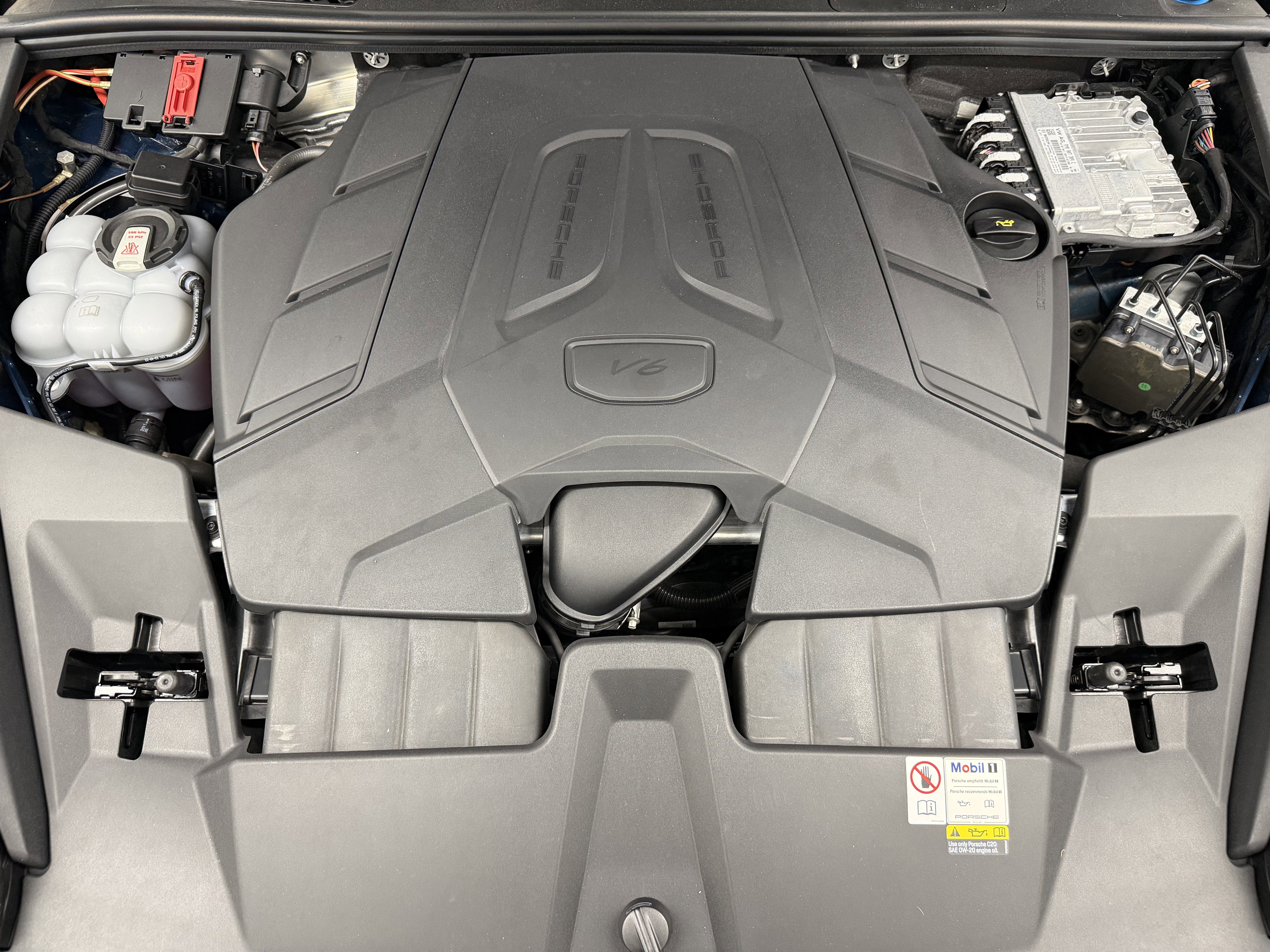 2024 Porsche Cayenne AWD