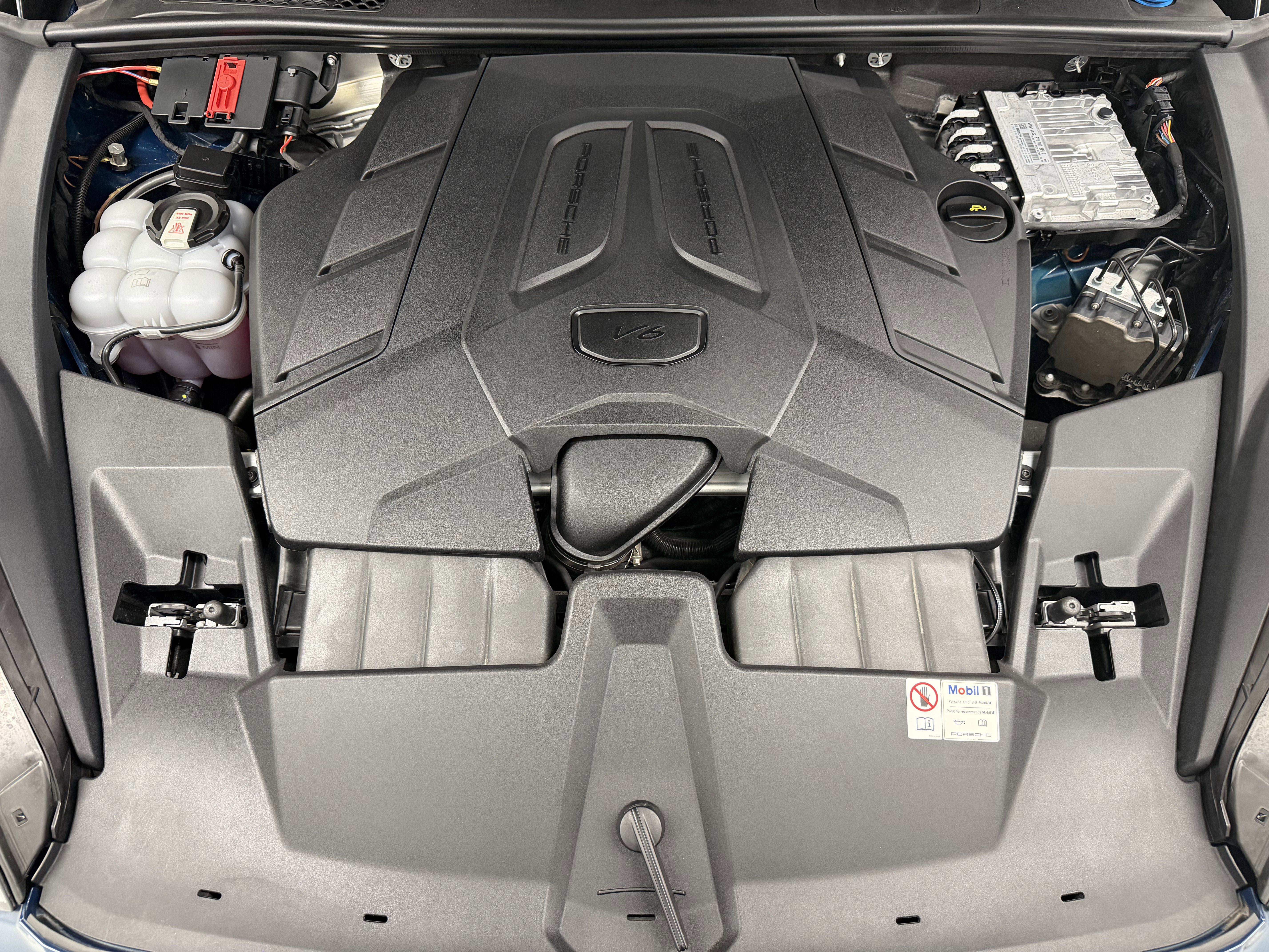 2024 Porsche Cayenne AWD