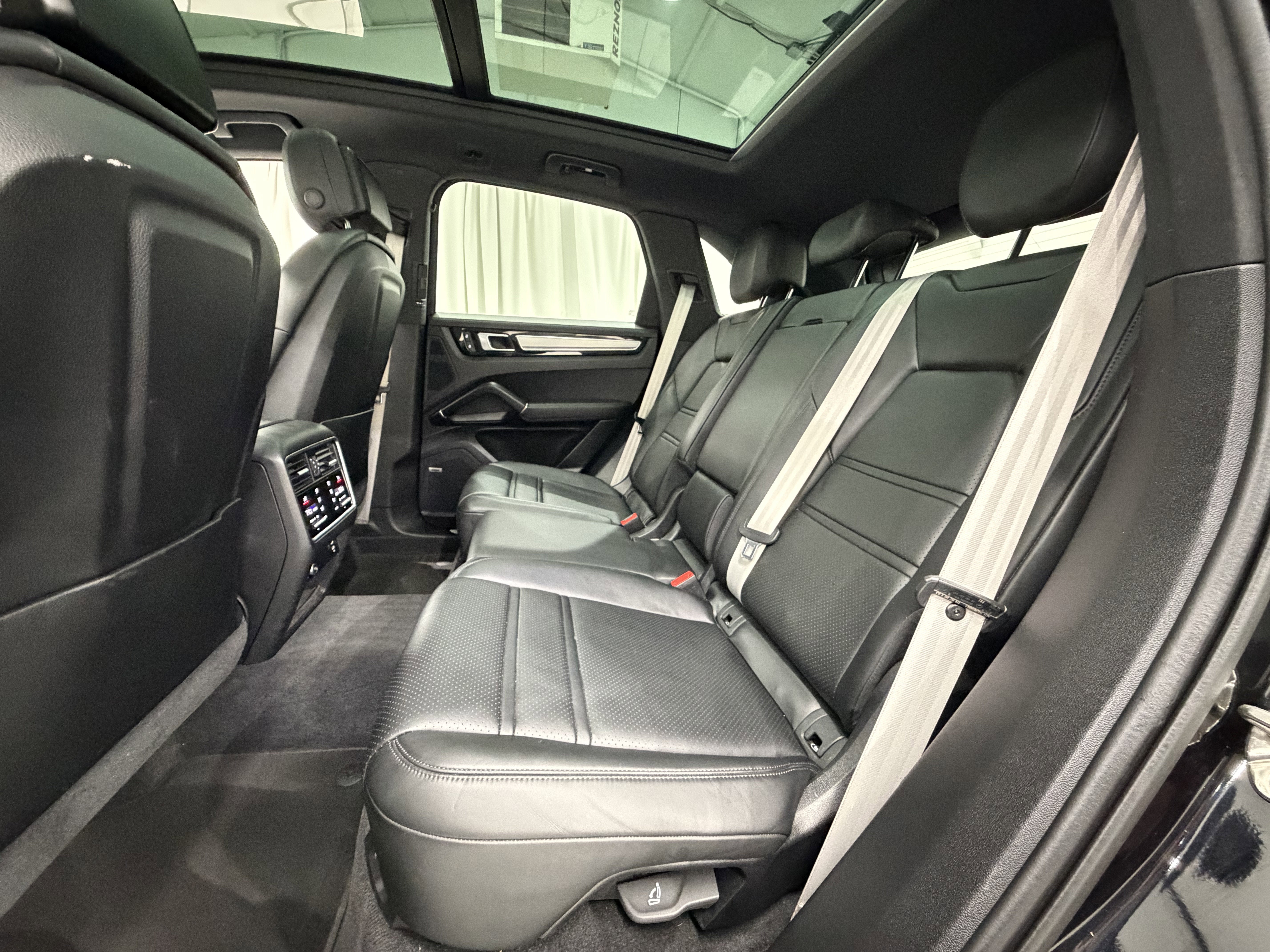 2022 Porsche Cayenne Platinum Edition