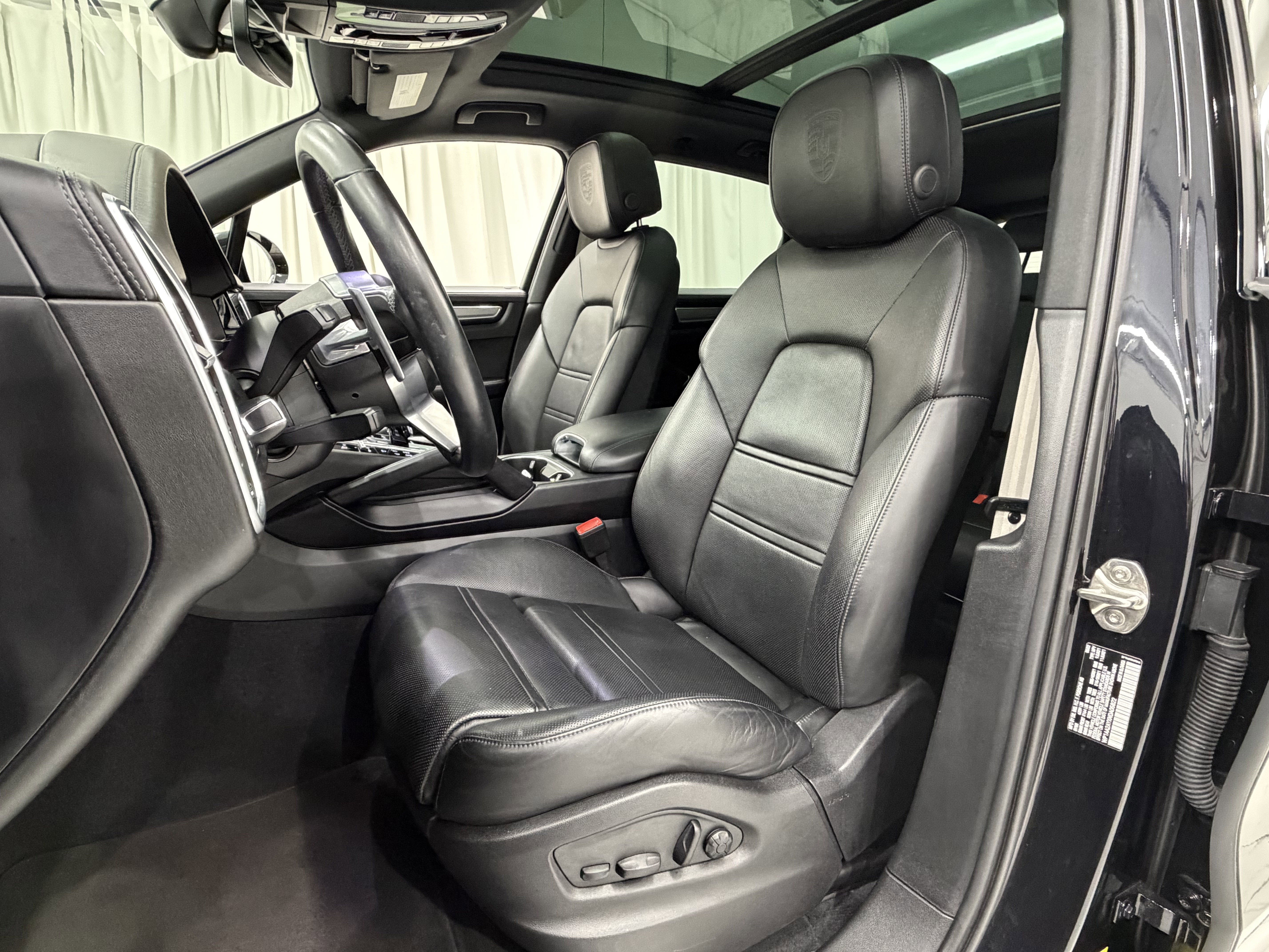 2022 Porsche Cayenne Platinum Edition