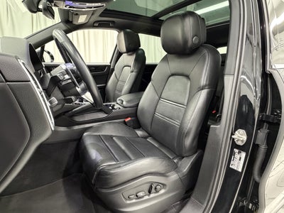 2023 Porsche Cayenne Base