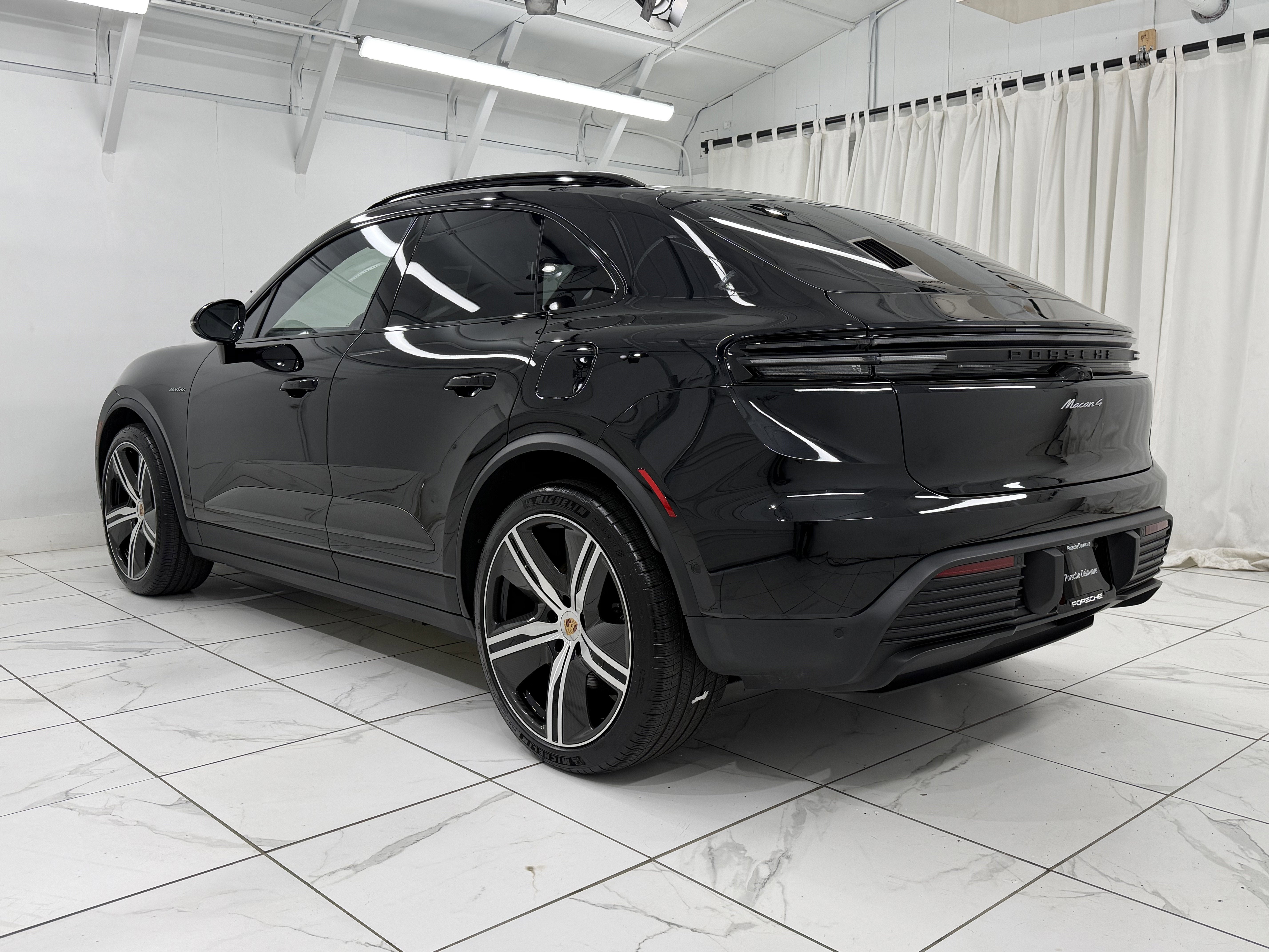2025 Porsche Macan Electric 4