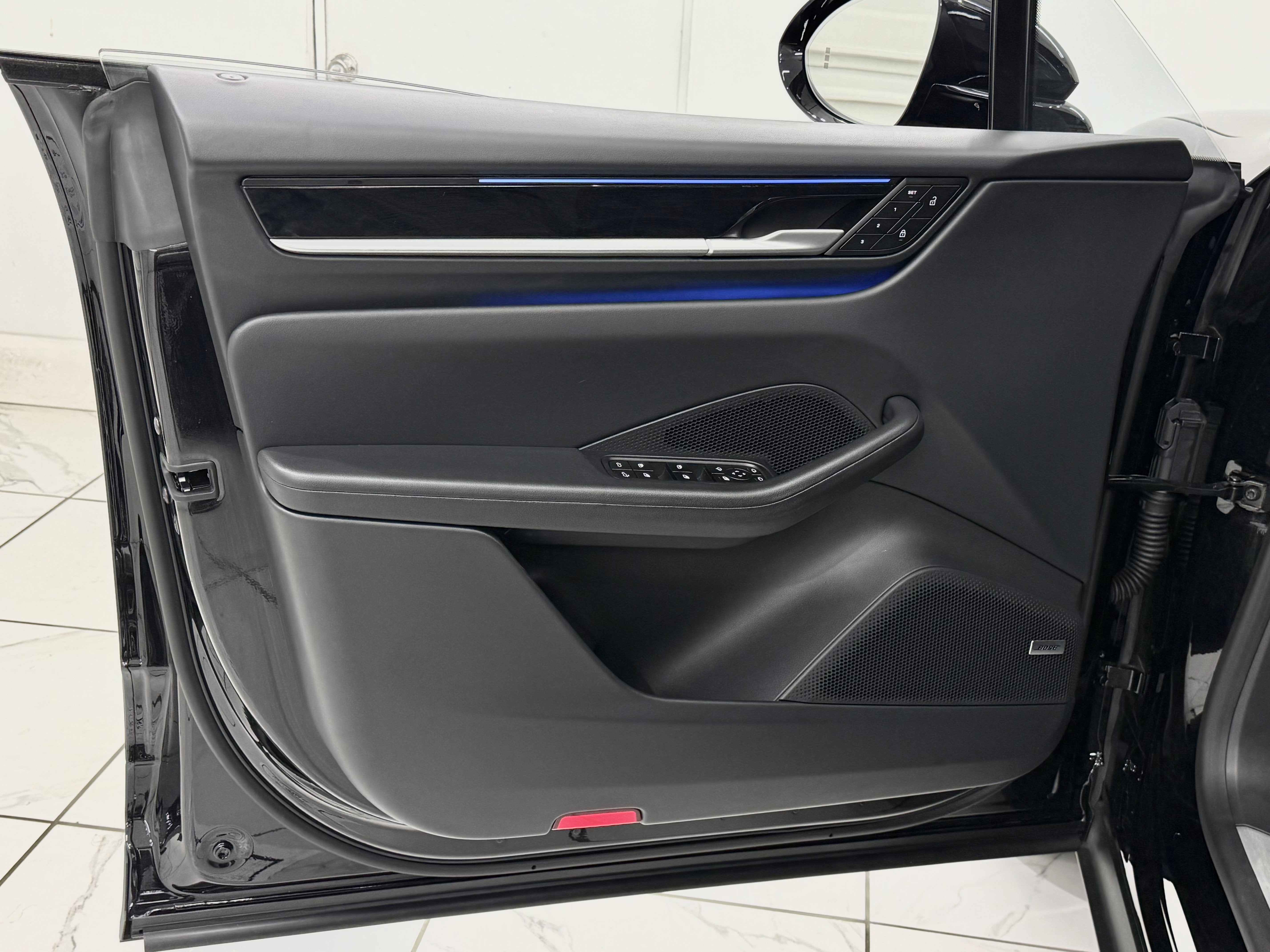 2025 Porsche Macan Electric 4