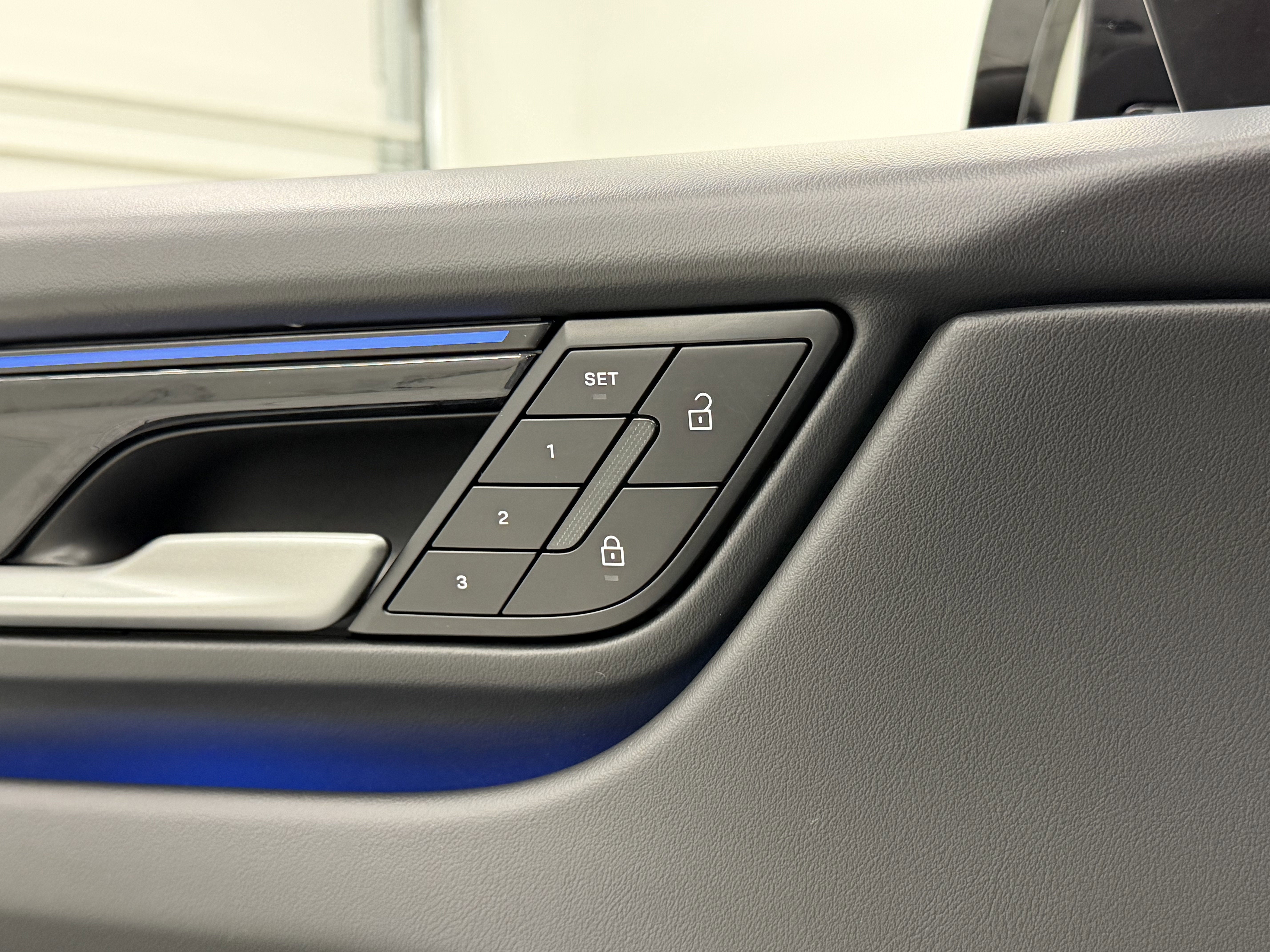 2025 Porsche Macan Electric 4