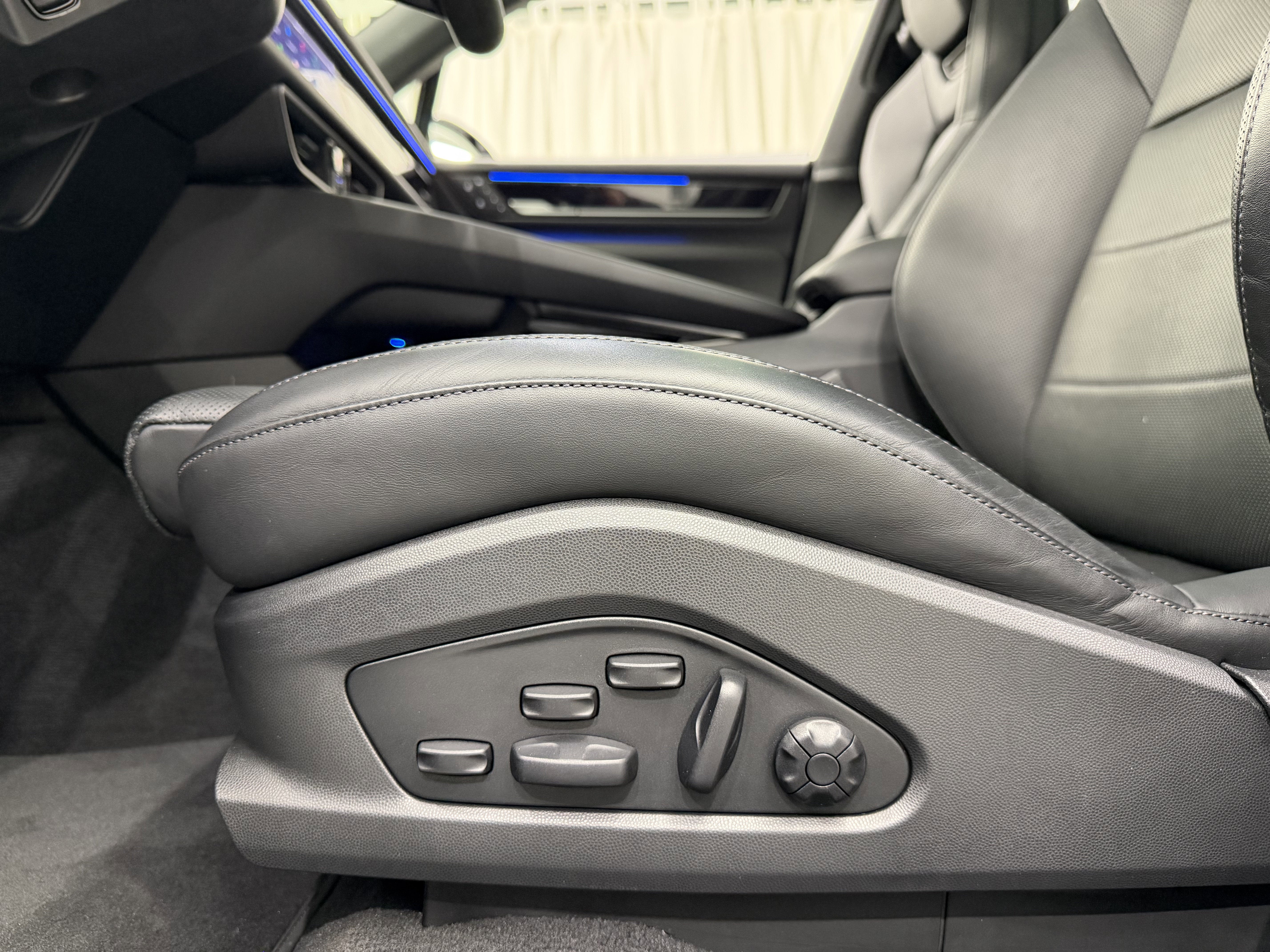 2025 Porsche Macan Electric 4