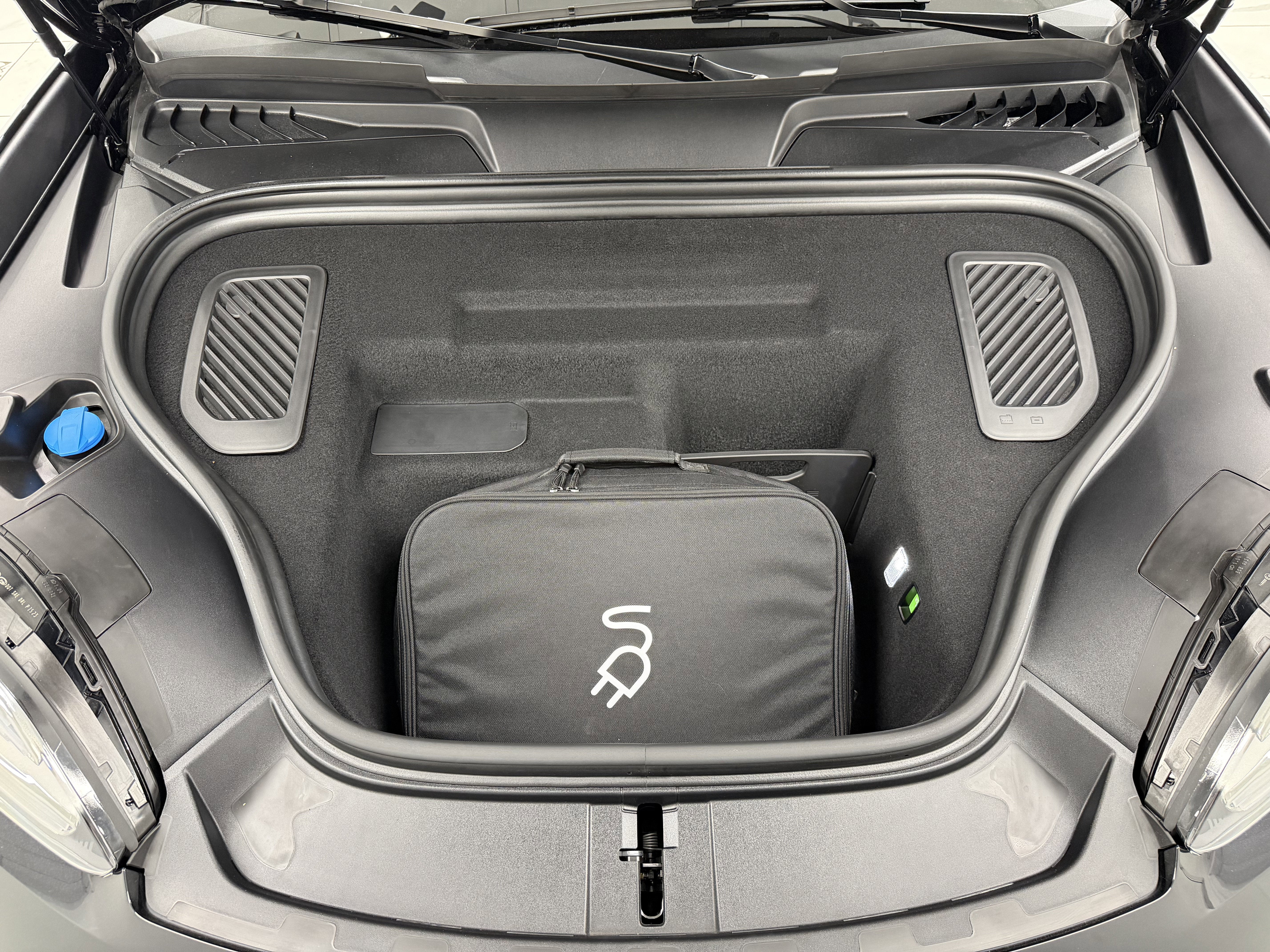 2025 Porsche Macan Electric 4