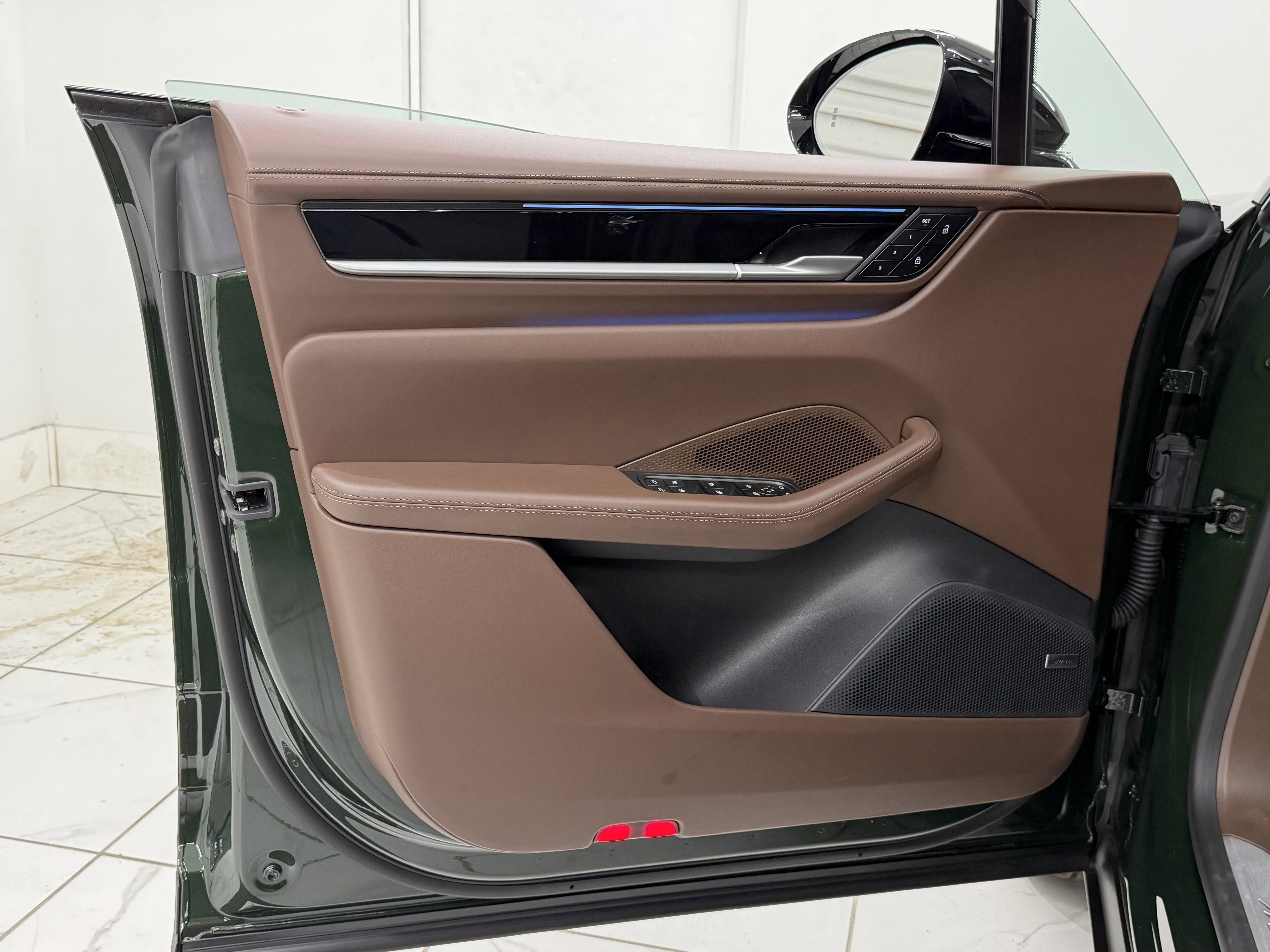 2025 Porsche Macan Electric 4