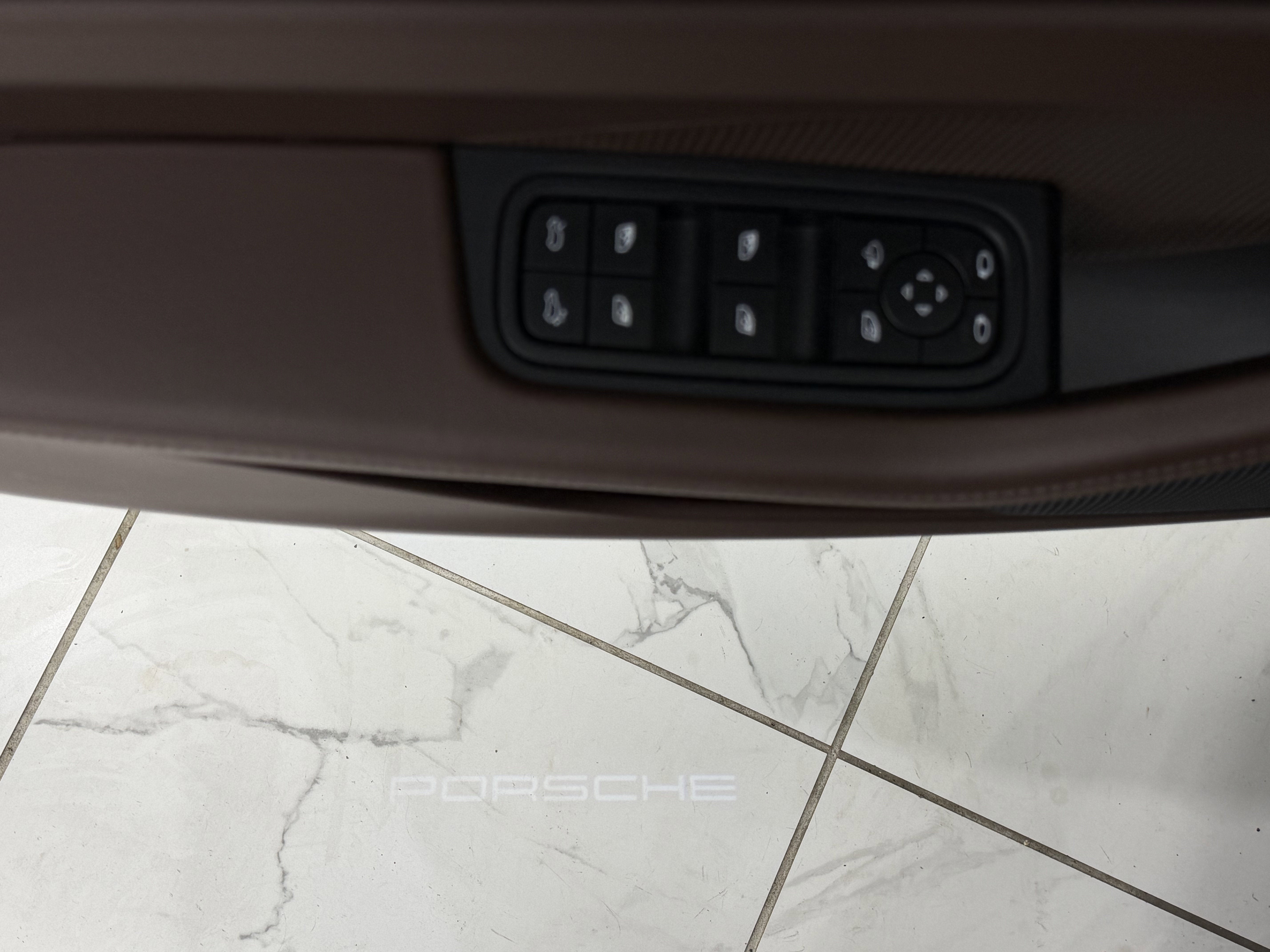 2025 Porsche Macan Electric 4