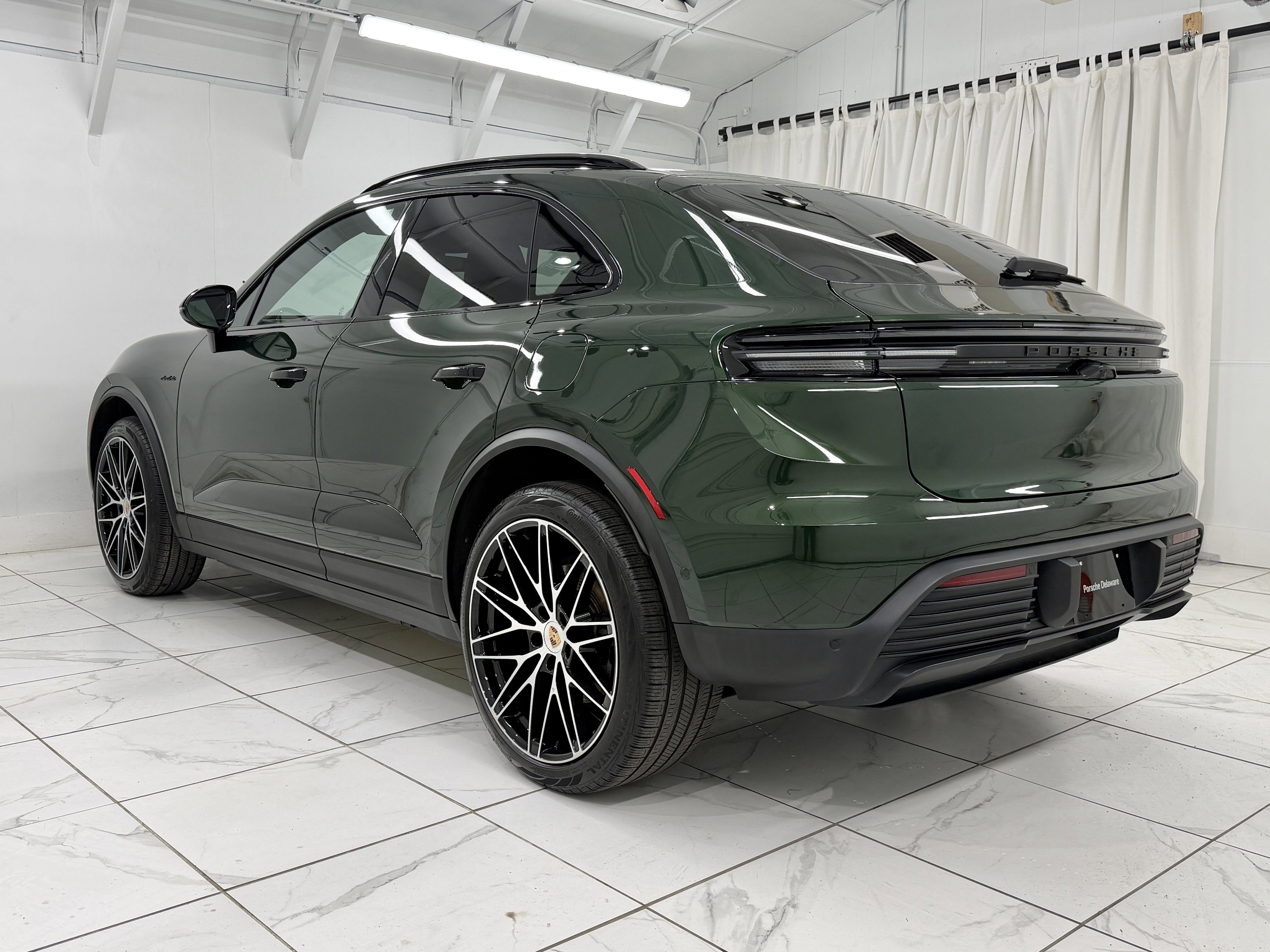 2025 Porsche Macan Electric 4