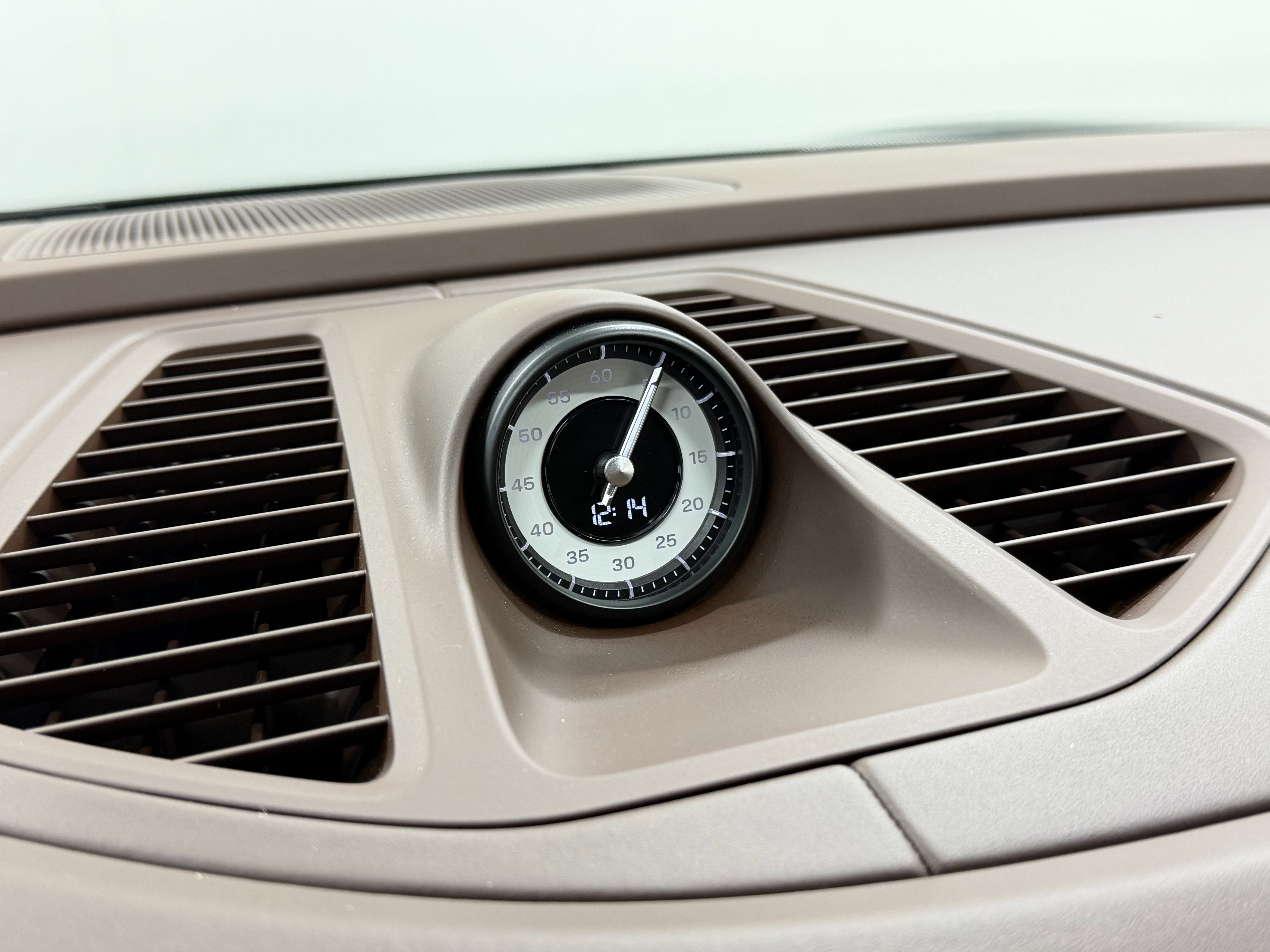 2025 Porsche Macan Electric 4