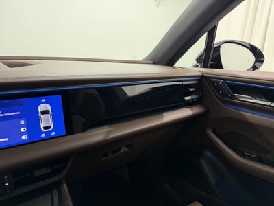 2025 Porsche Macan Electric 4