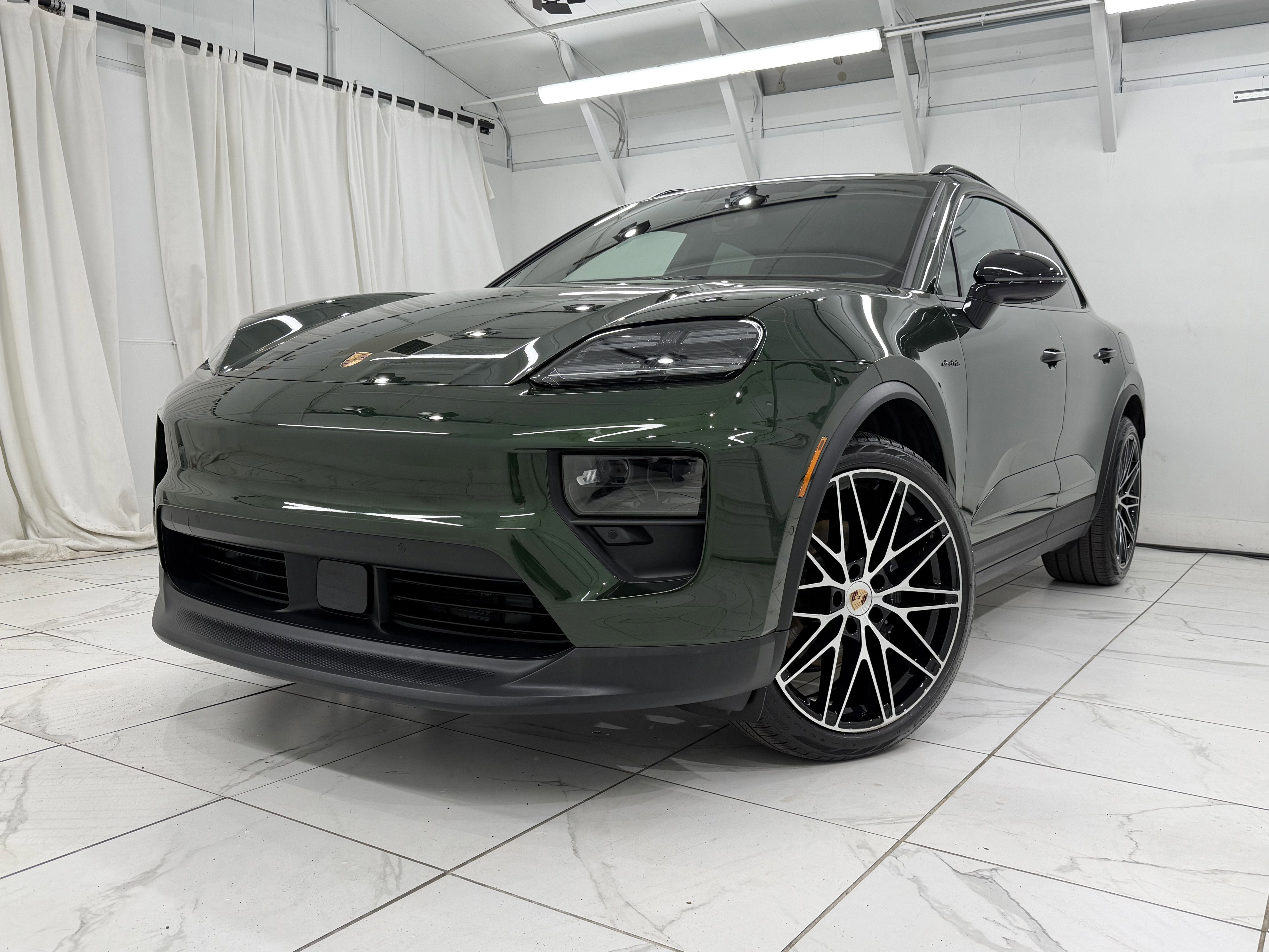 2025 Porsche Macan Electric 4