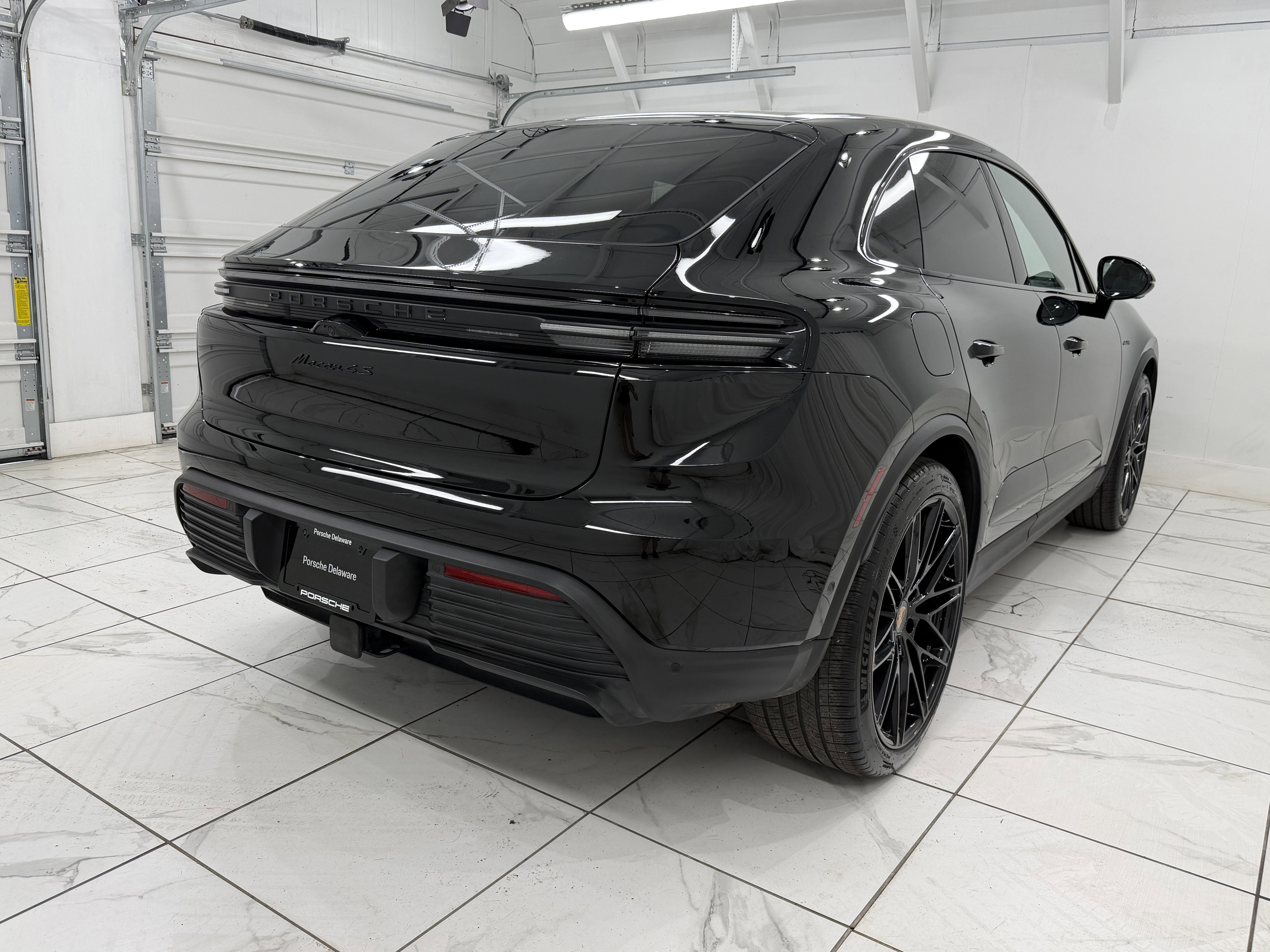 2025 Porsche Macan Electric 4S