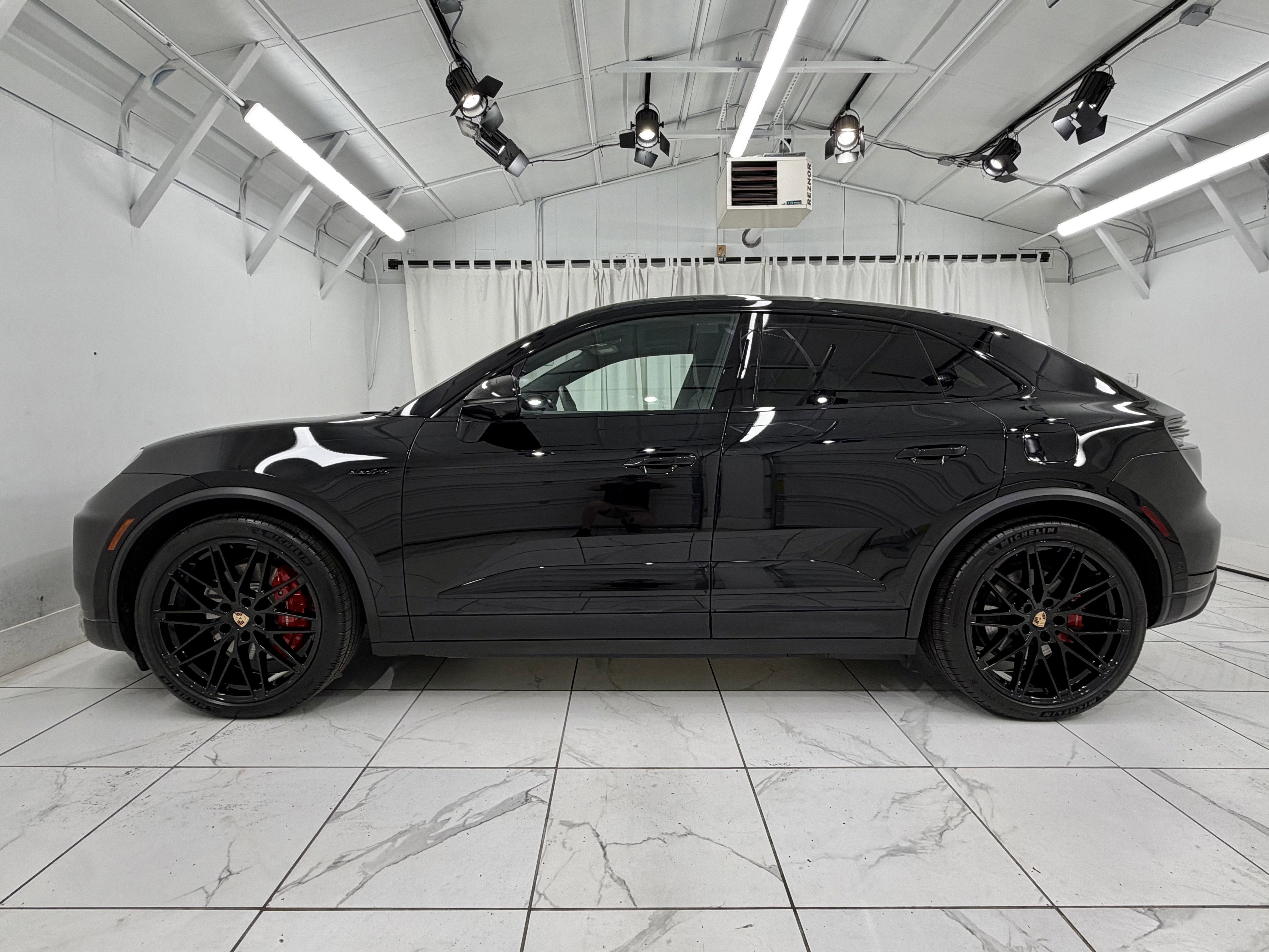 2025 Porsche Macan Electric 4S