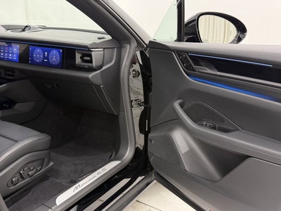2025 Porsche Macan Electric 4S
