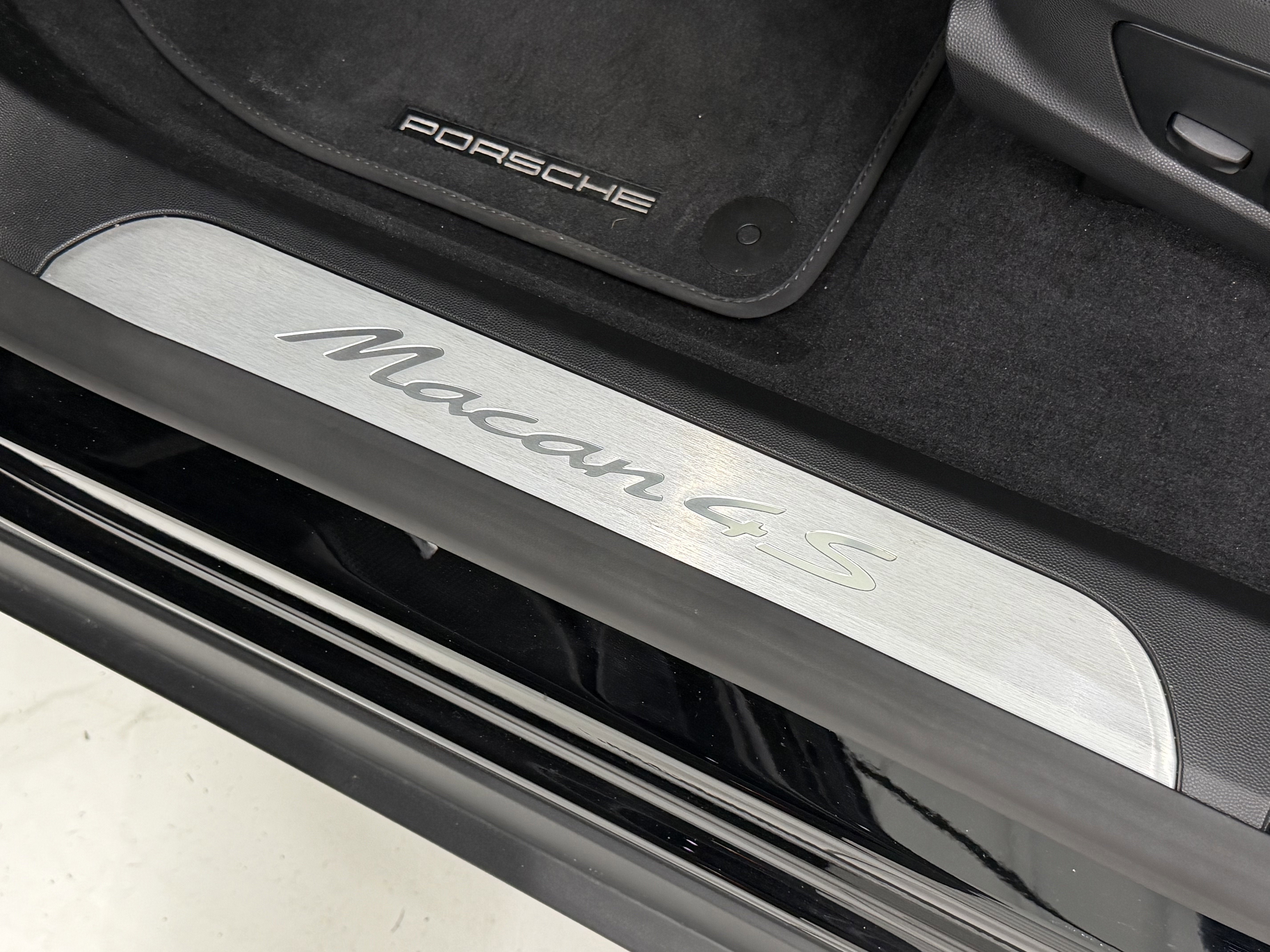 2025 Porsche Macan Electric 4S