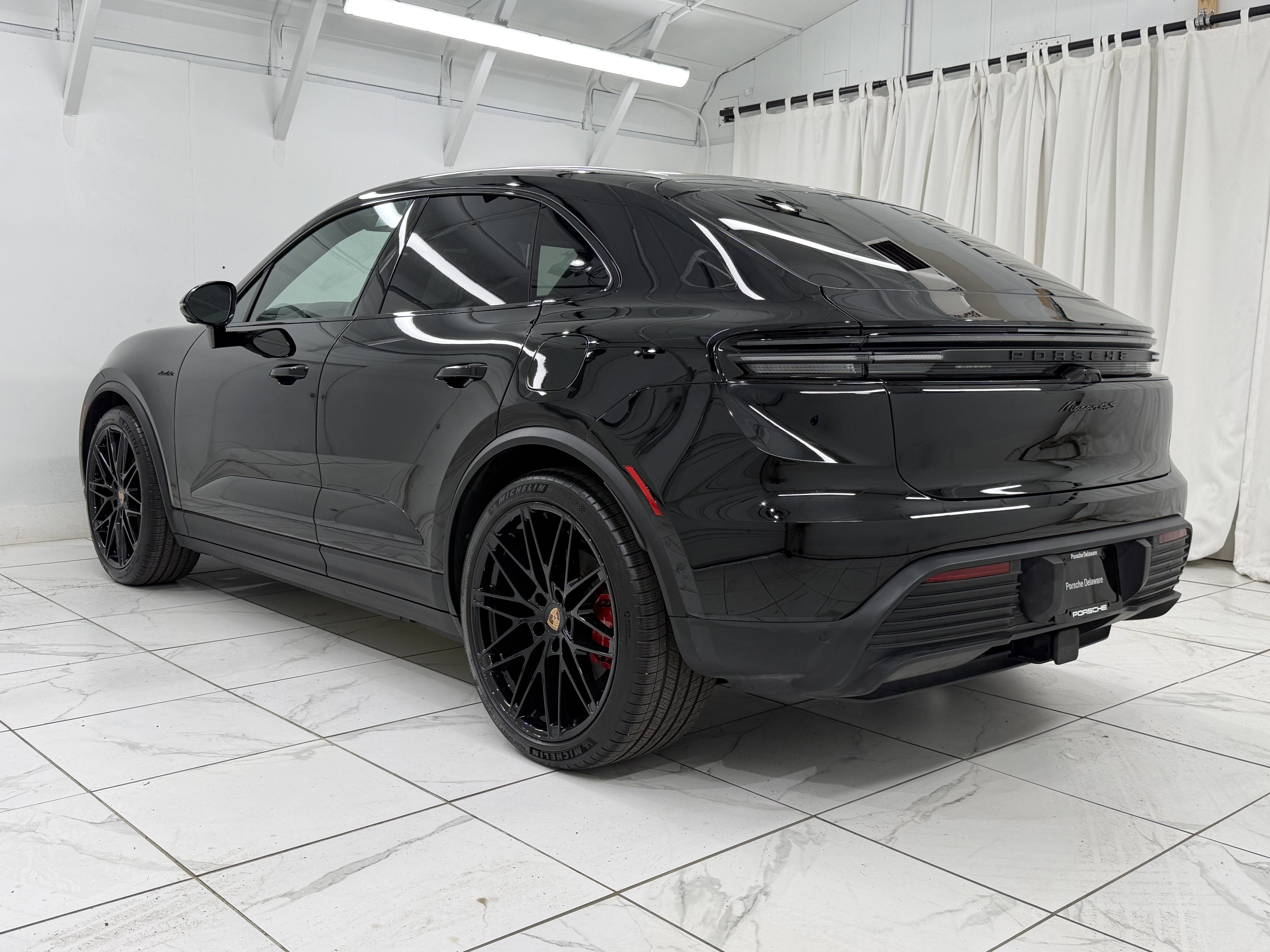 2025 Porsche Macan Electric 4S