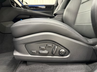 2025 Porsche Macan Electric 4S