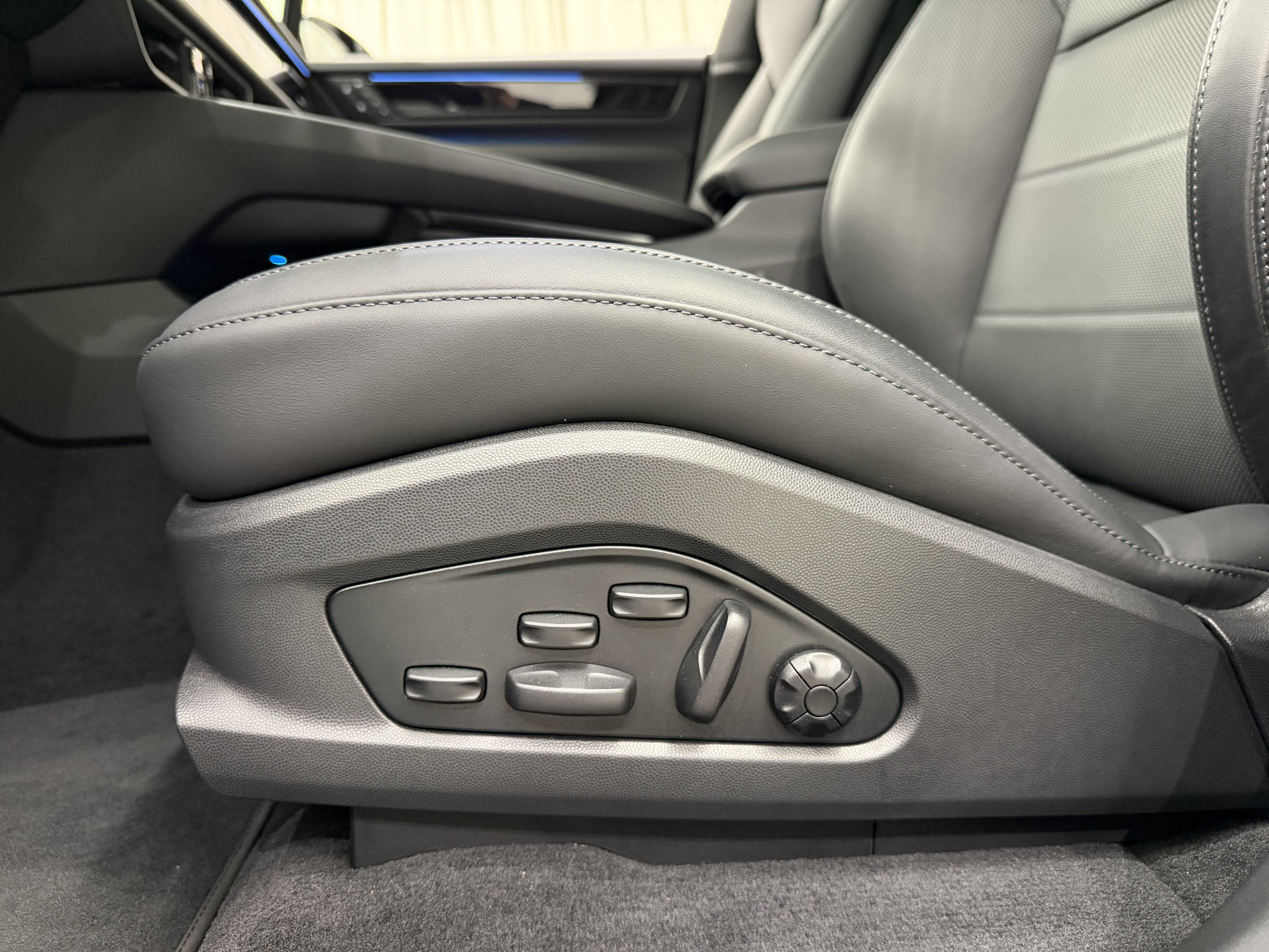 2025 Porsche Macan Electric 4S