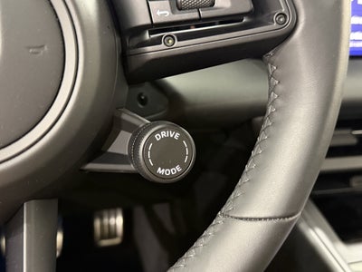 2025 Porsche Macan Electric 4S