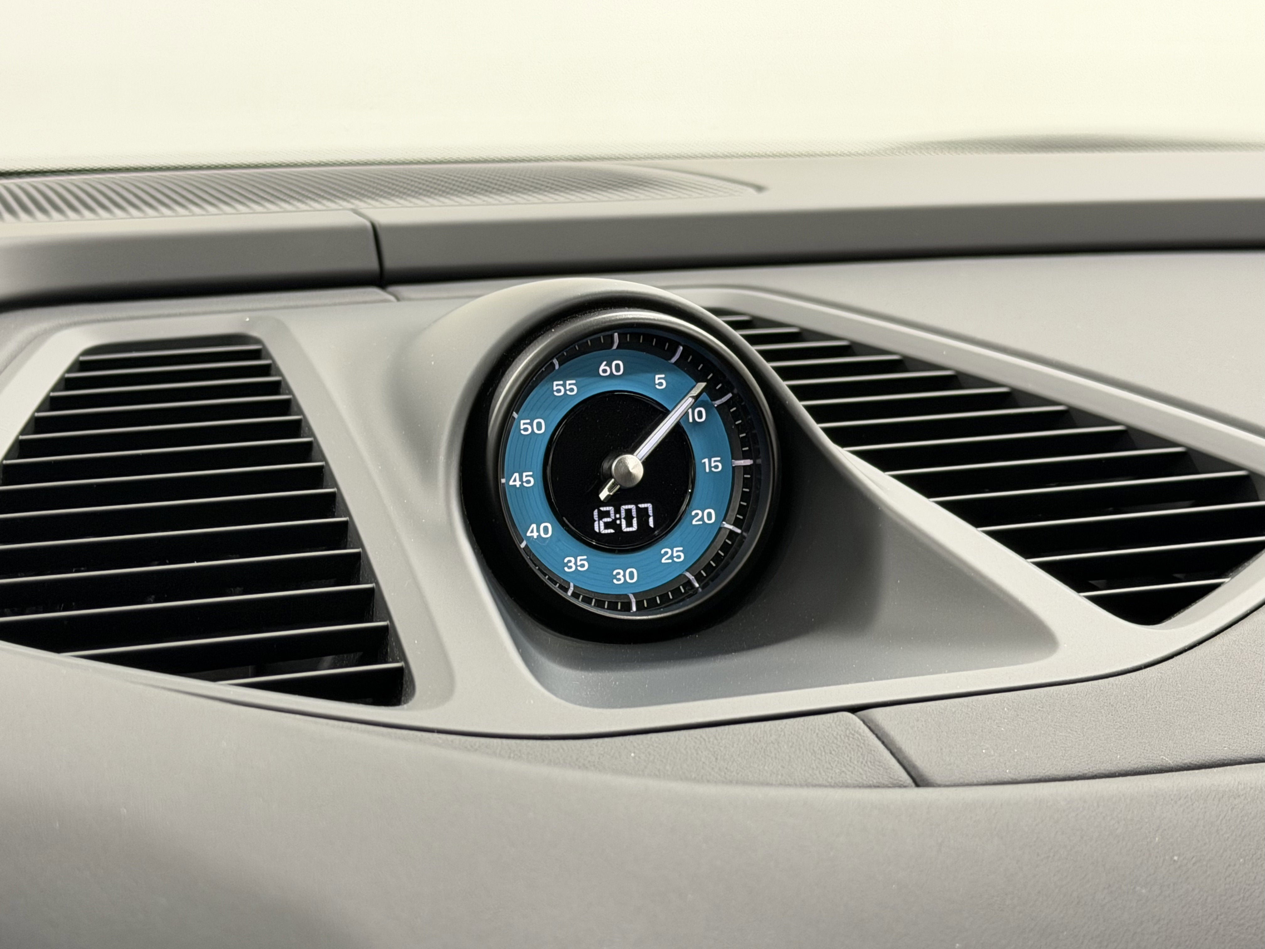 2025 Porsche Macan Electric 4S