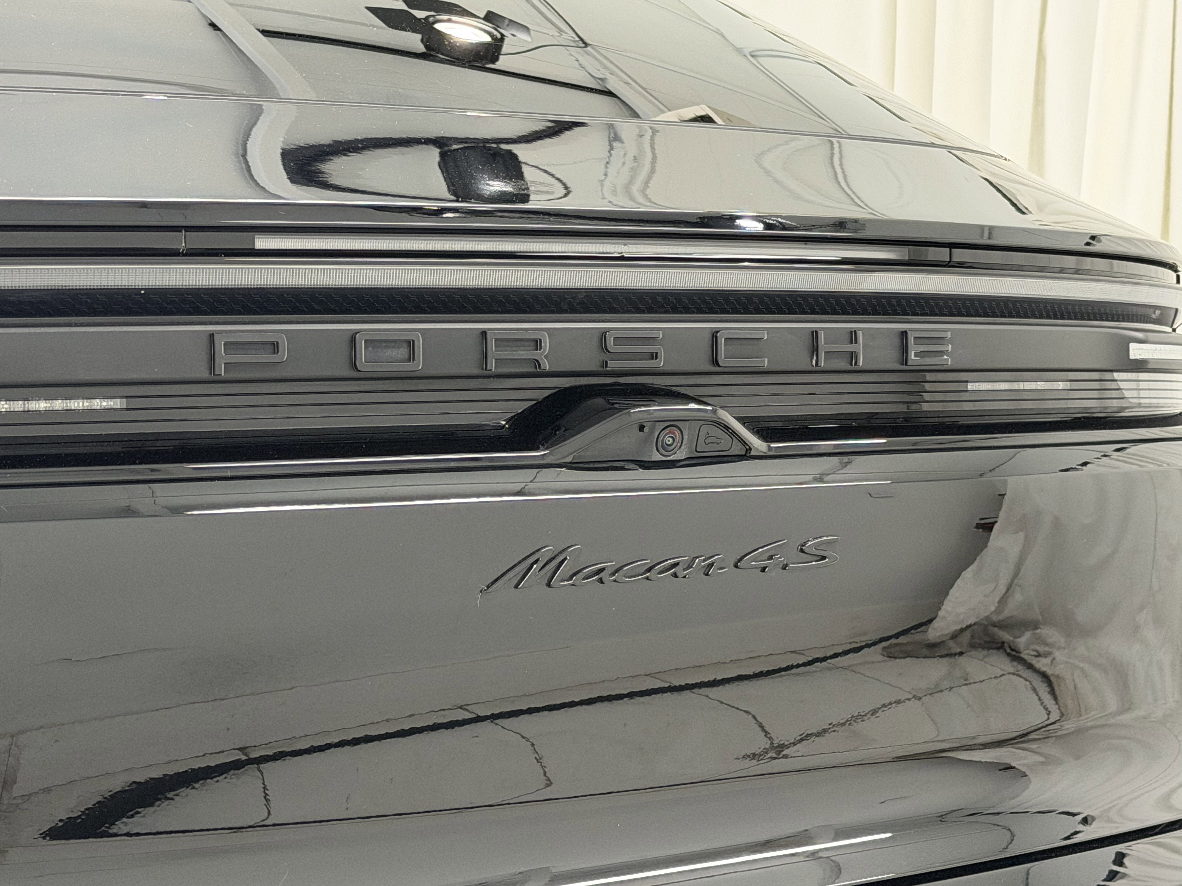 2025 Porsche Macan Electric 4S