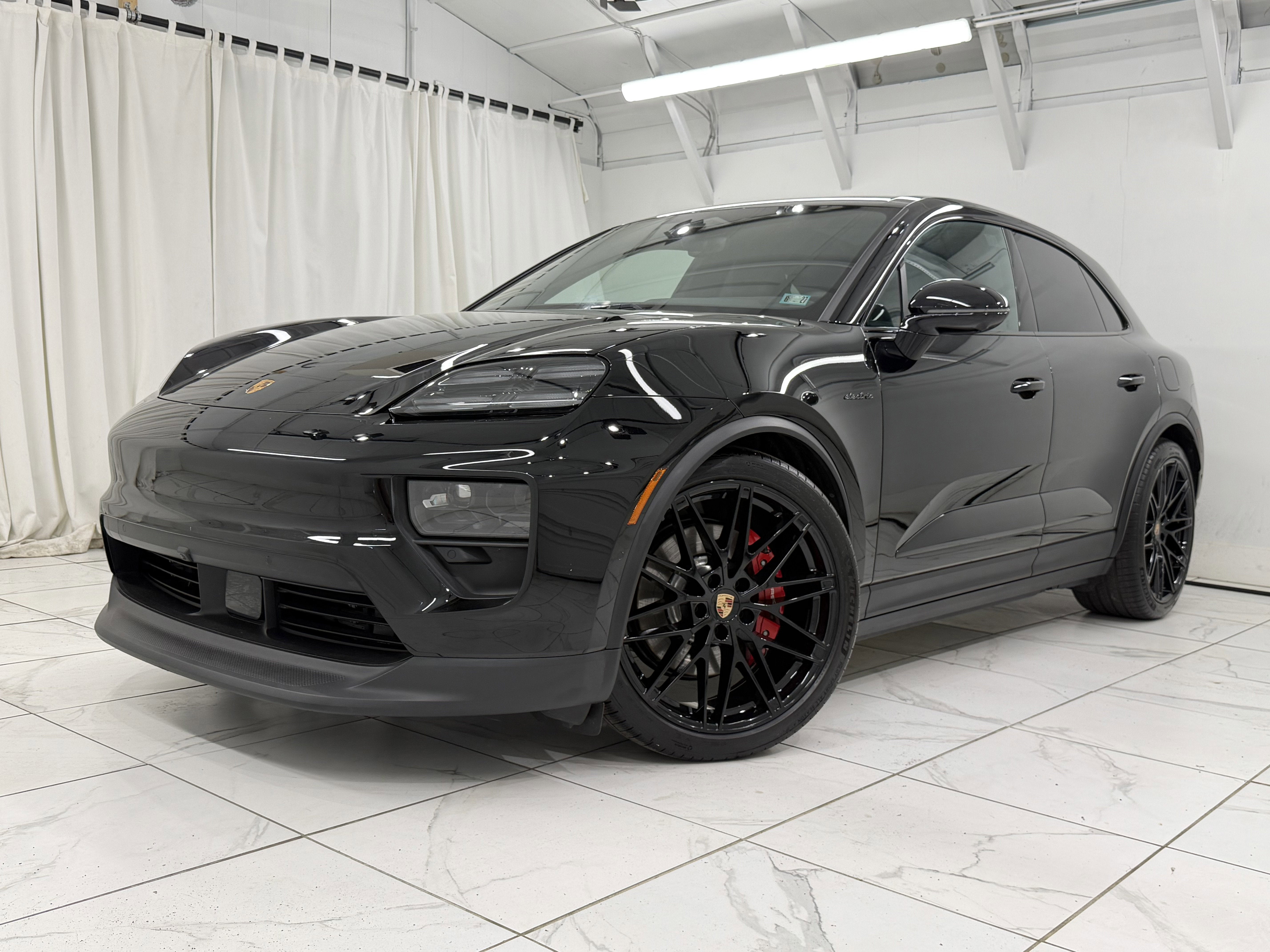 2025 Porsche Macan Electric 4S