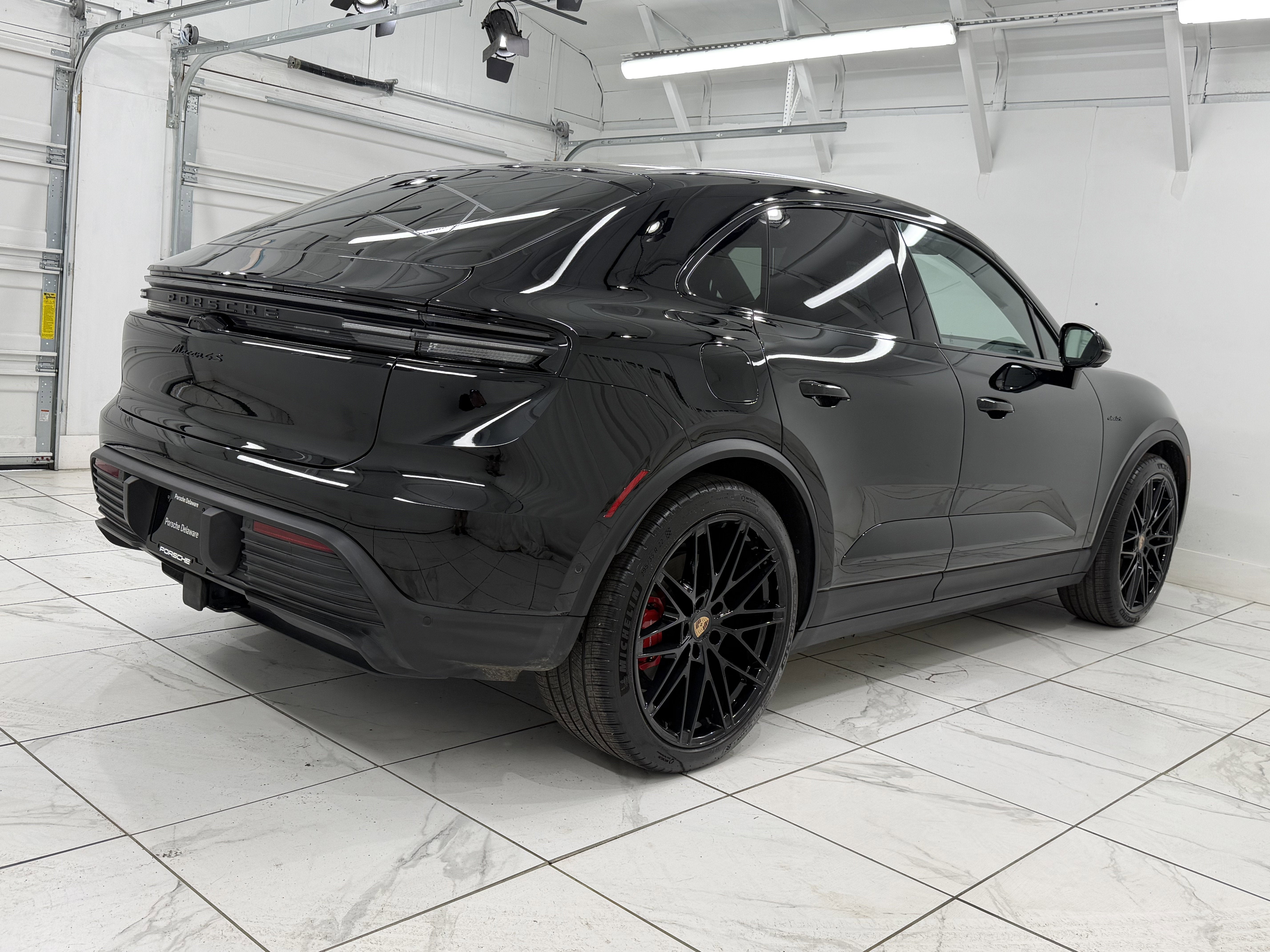 2025 Porsche Macan Electric 4S