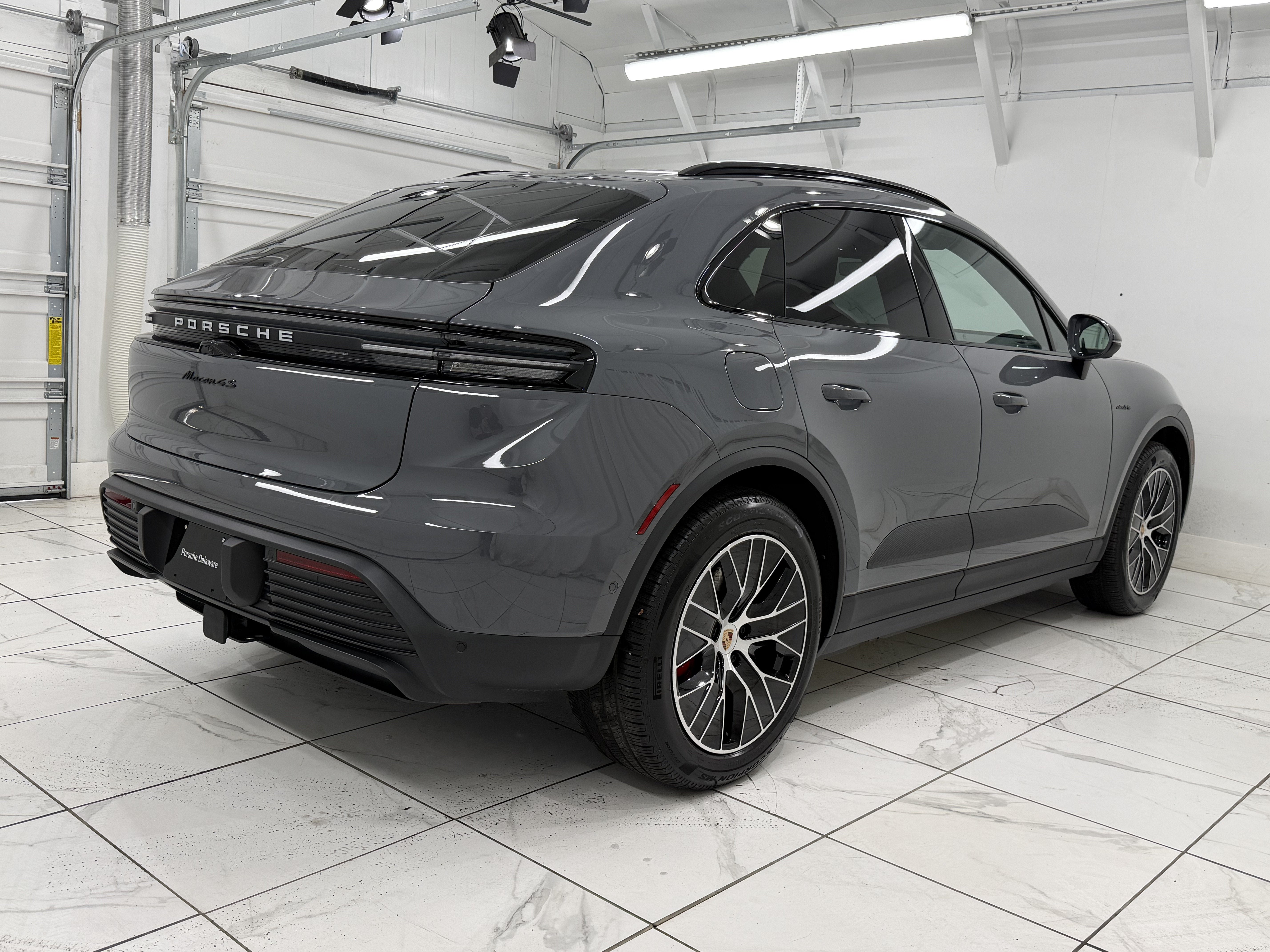 2025 Porsche Macan Electric 4S