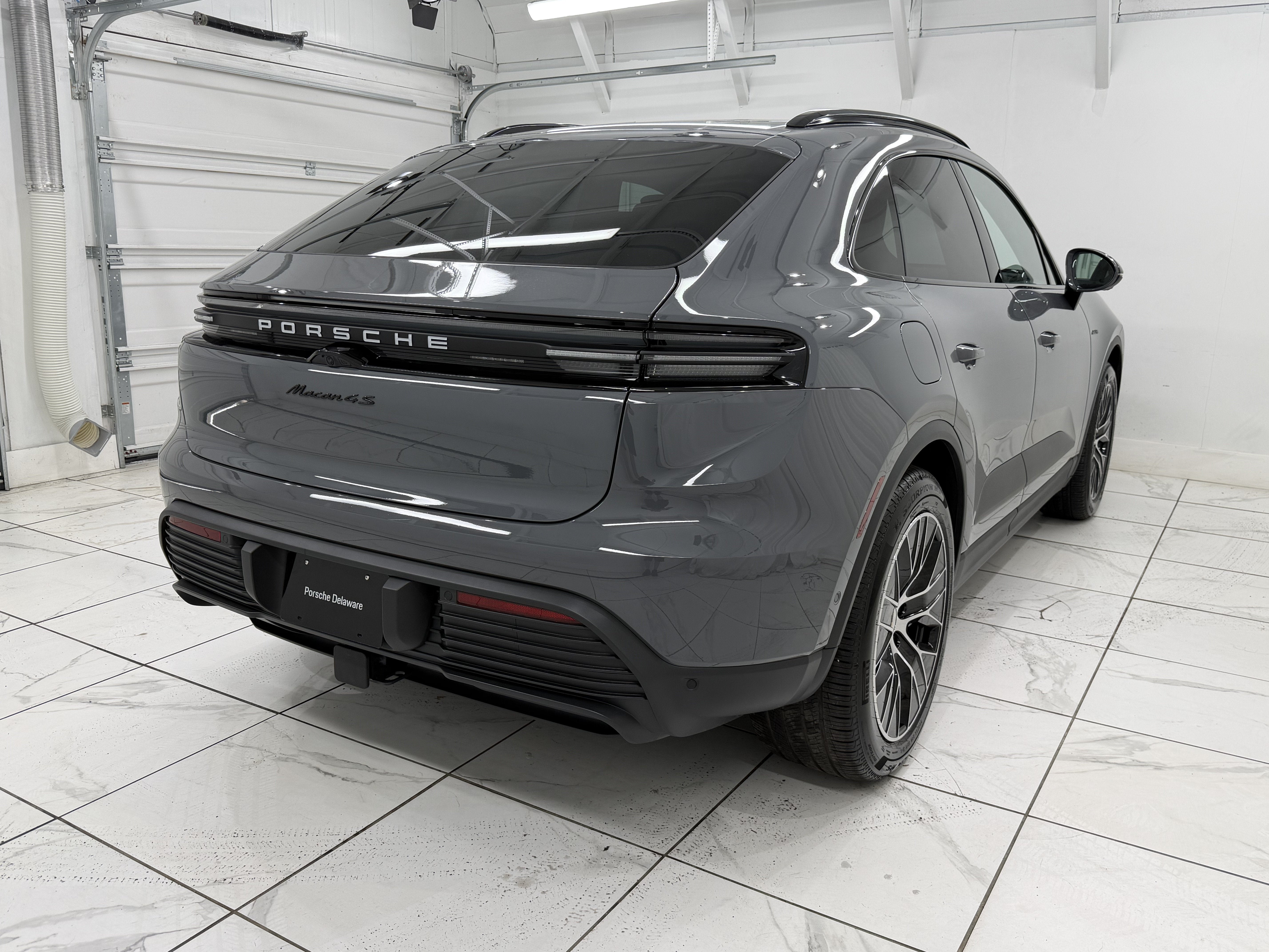 2025 Porsche Macan Electric 4S