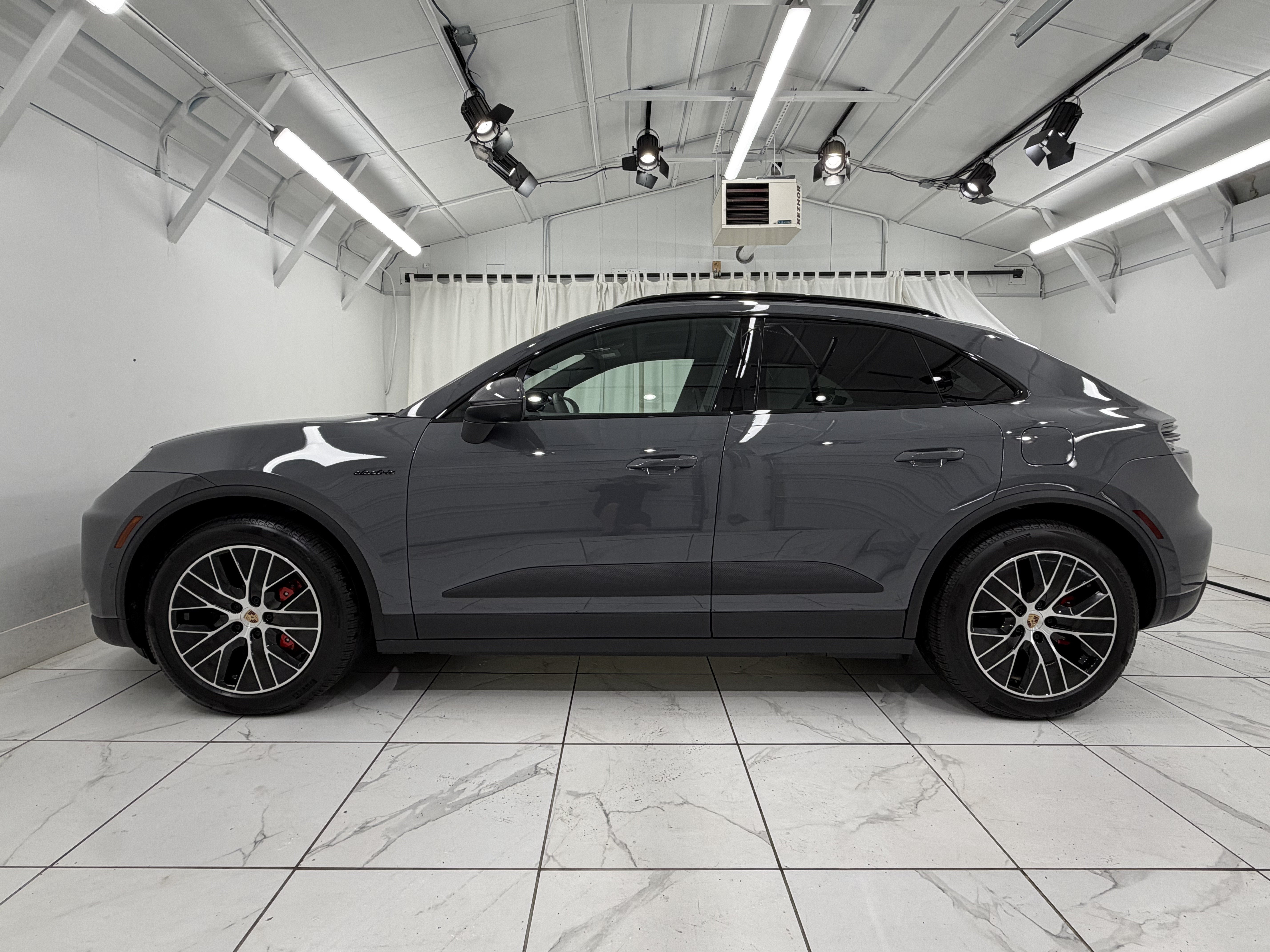2025 Porsche Macan Electric 4S