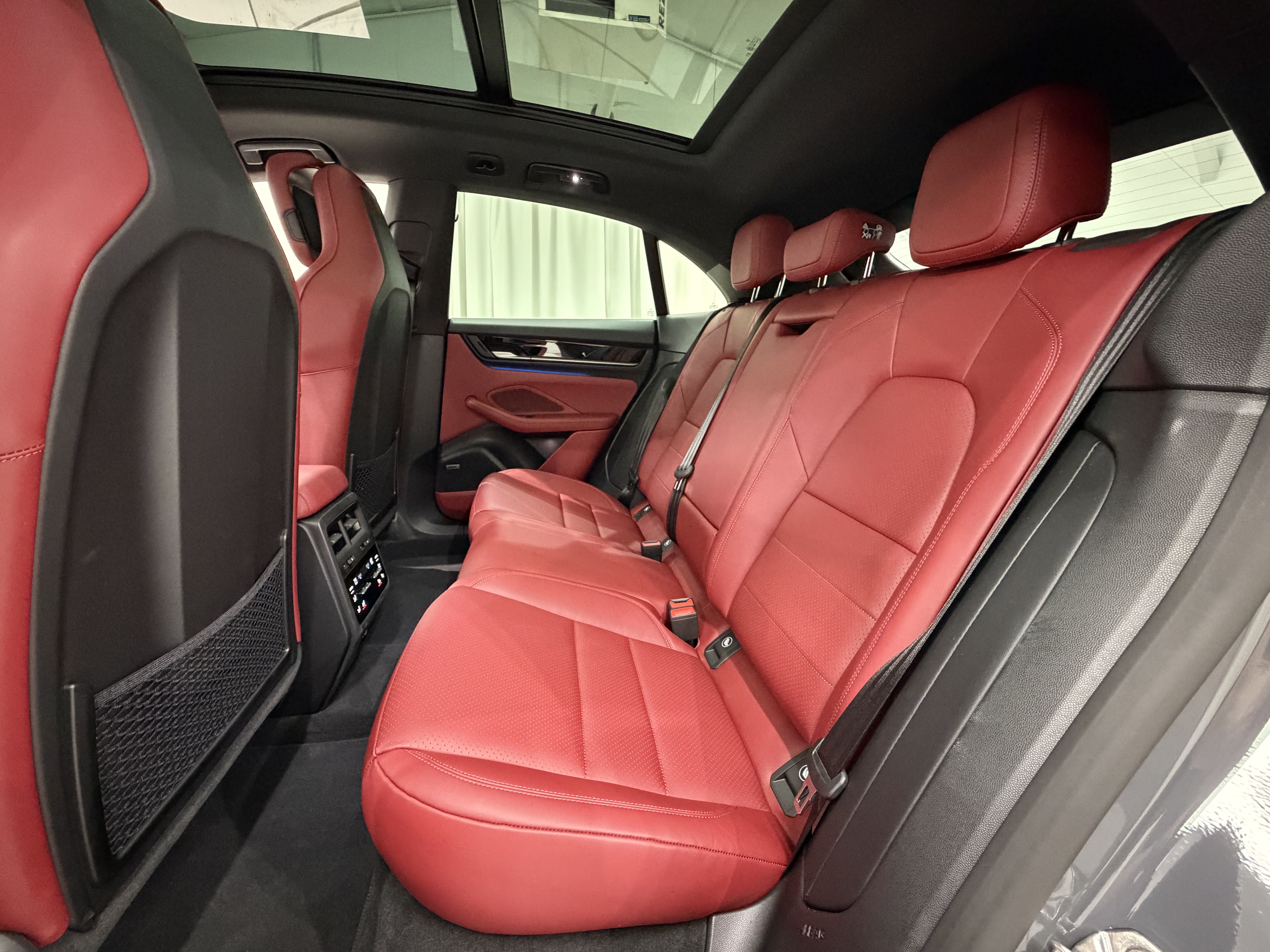 2025 Porsche Macan Electric 4S