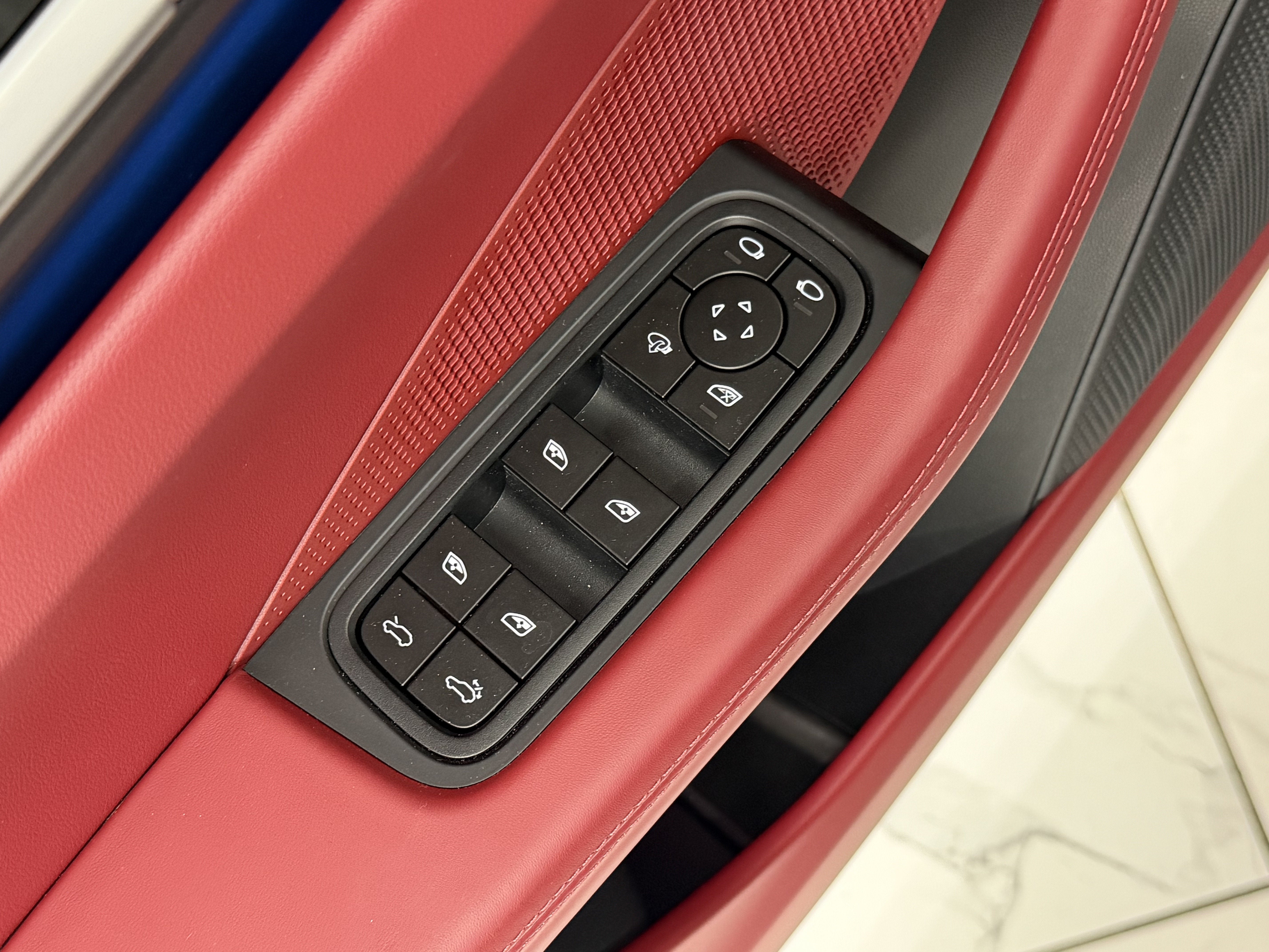 2025 Porsche Macan Electric 4S