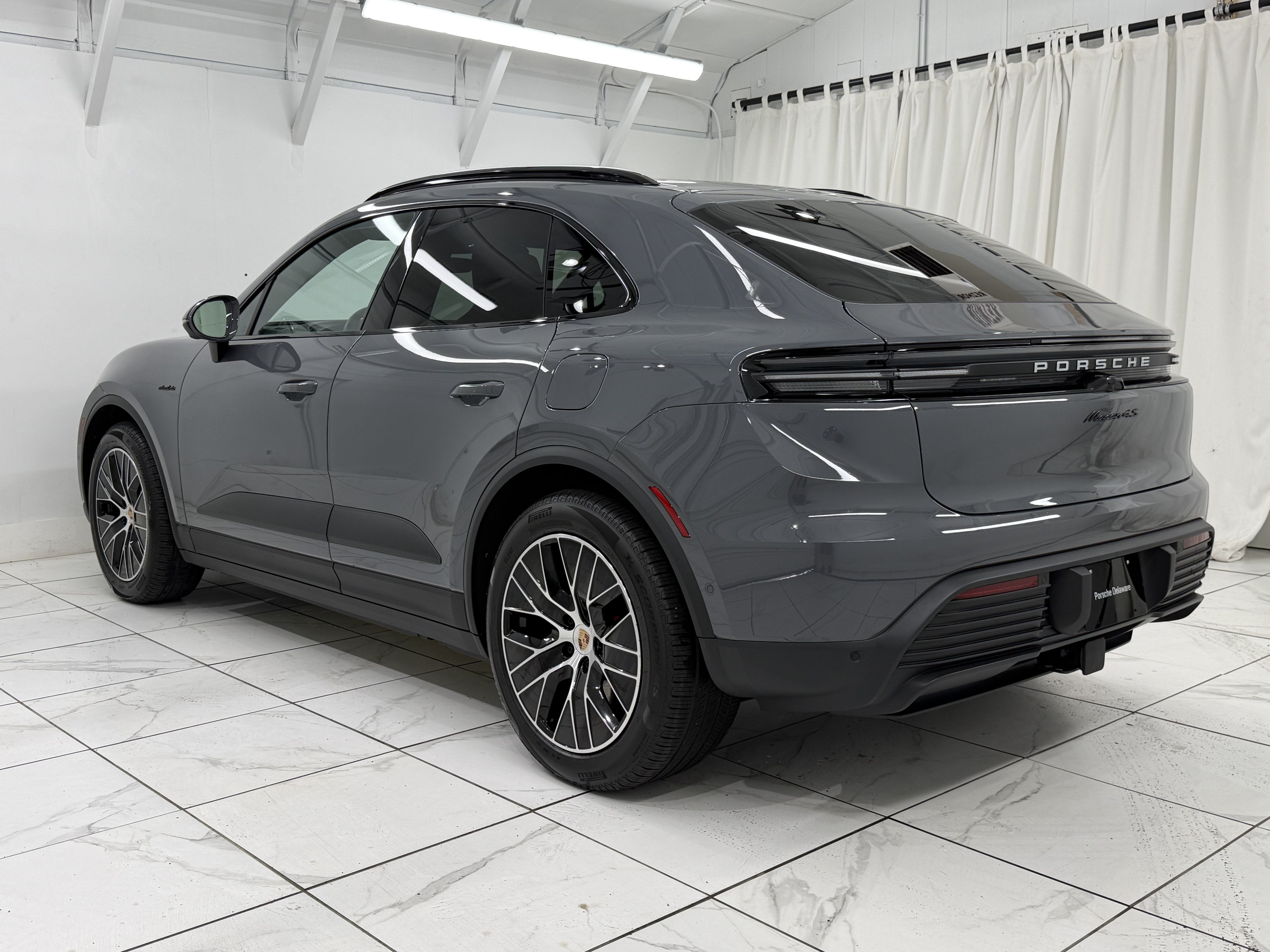 2025 Porsche Macan Electric 4S
