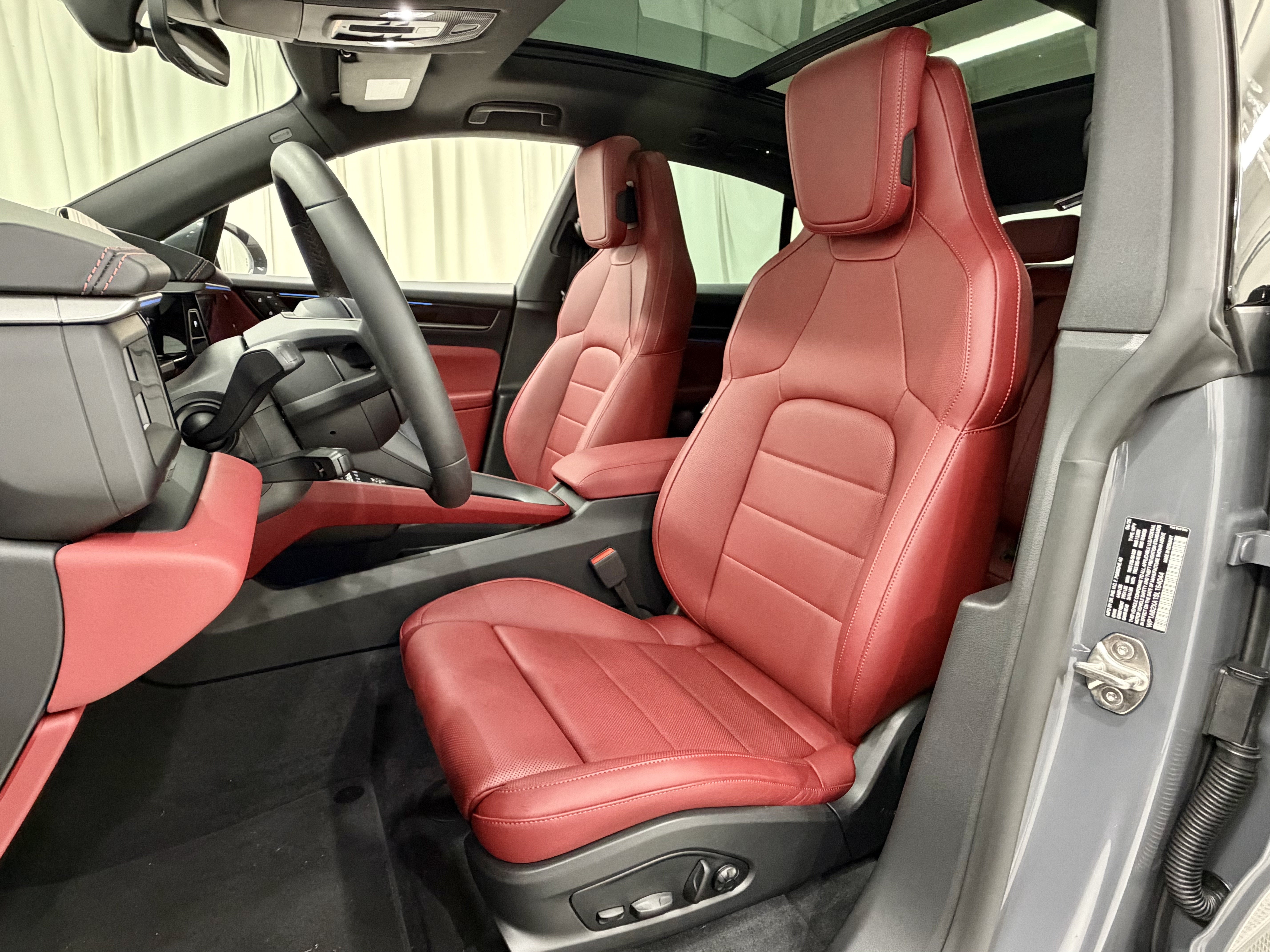 2025 Porsche Macan Electric 4S